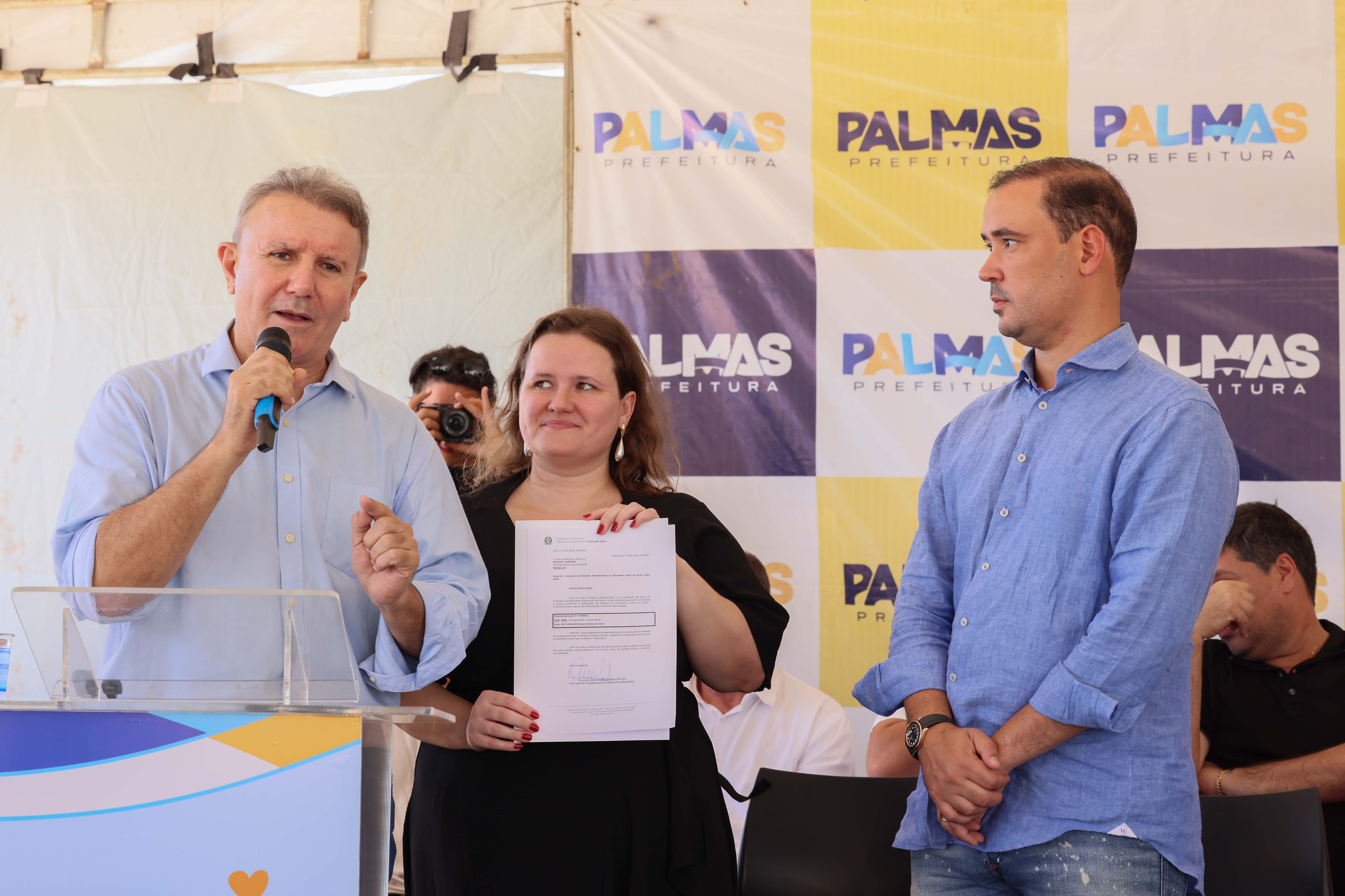 Deputado federal Vicentinho Alves (à direita), formalizou a destinação de uma emenda de bancada de R$ 10 milhões para a saúde de Palmas