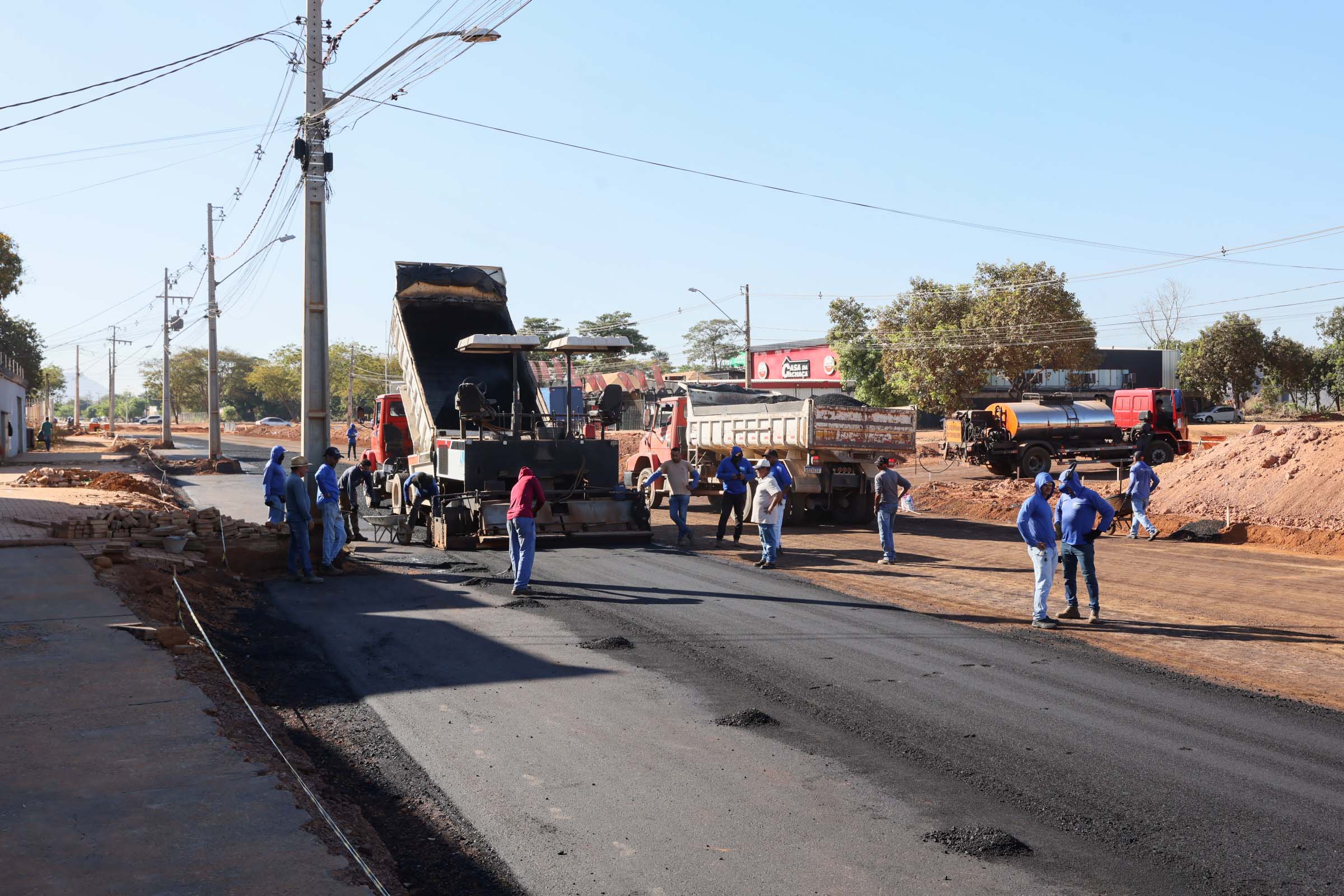 Obra da Avenida LO-21 entra na etapa de pavimentação asfáltica em trecho estratégico