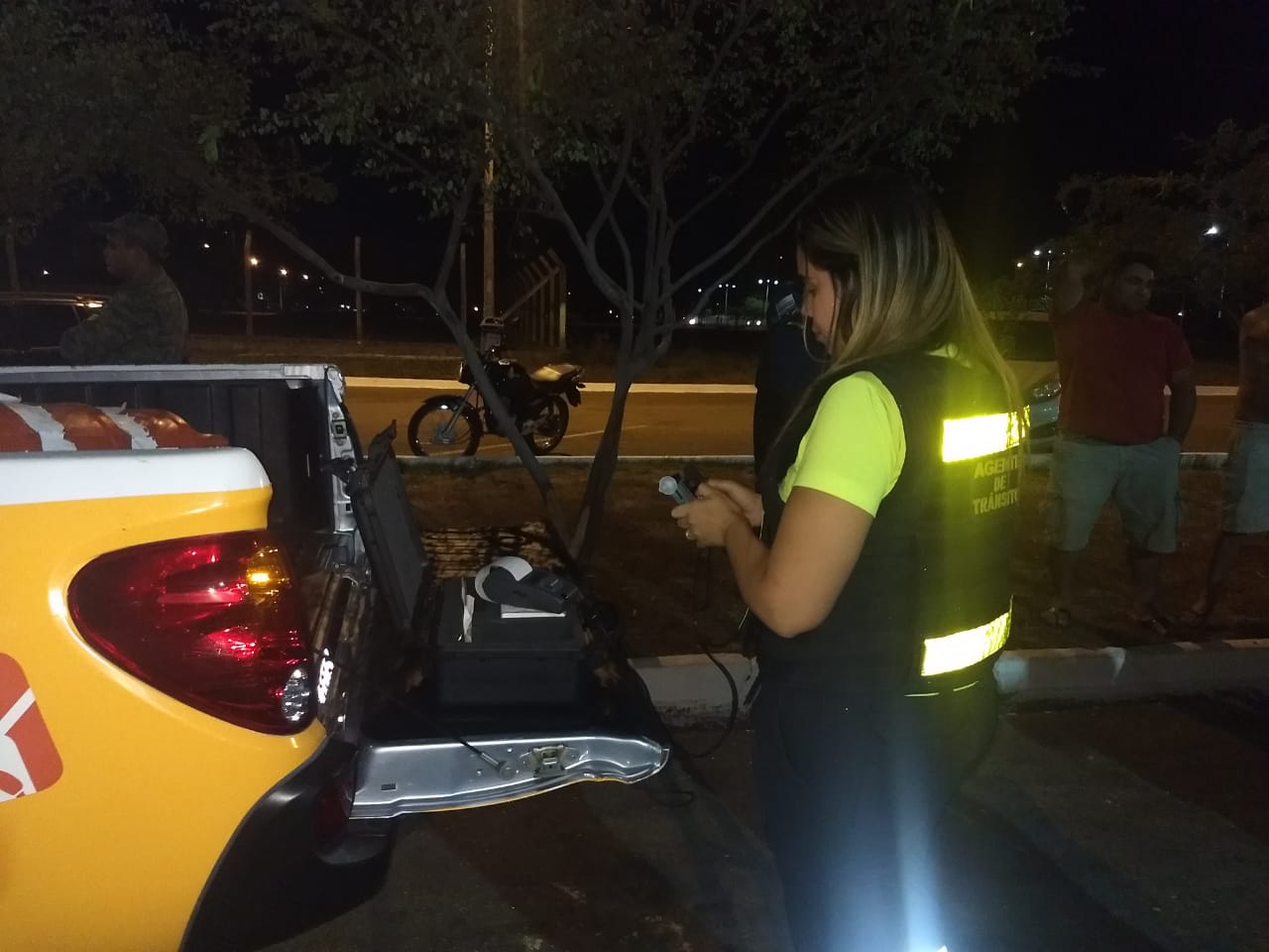 GMP, agentes de Trânsito e PM combatem a perturbação de sossego por som automotivo na Praia da Graciosa