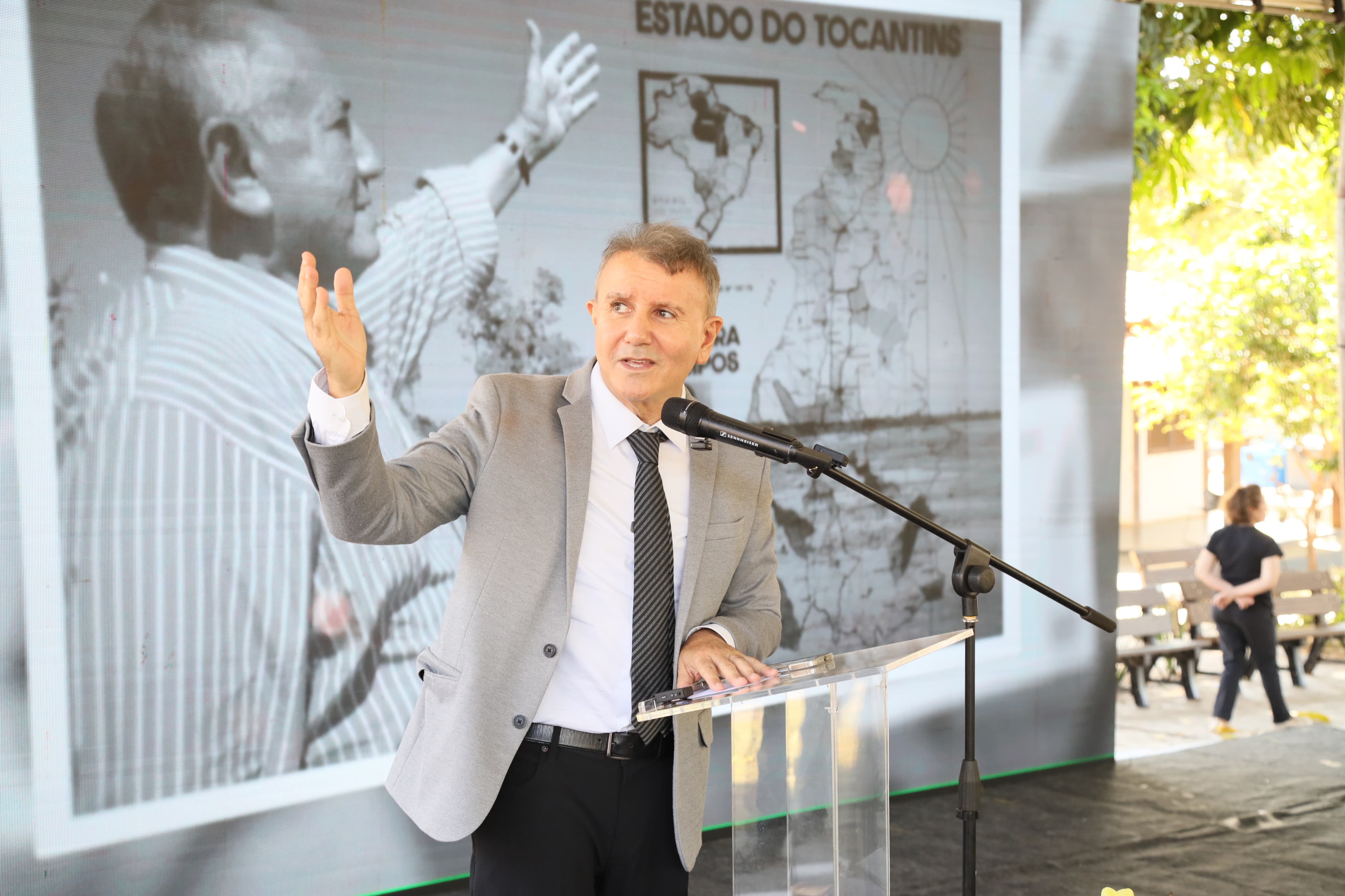 Prefeito Eduardo Siqueira Campos fala sobre a relação com o pai 