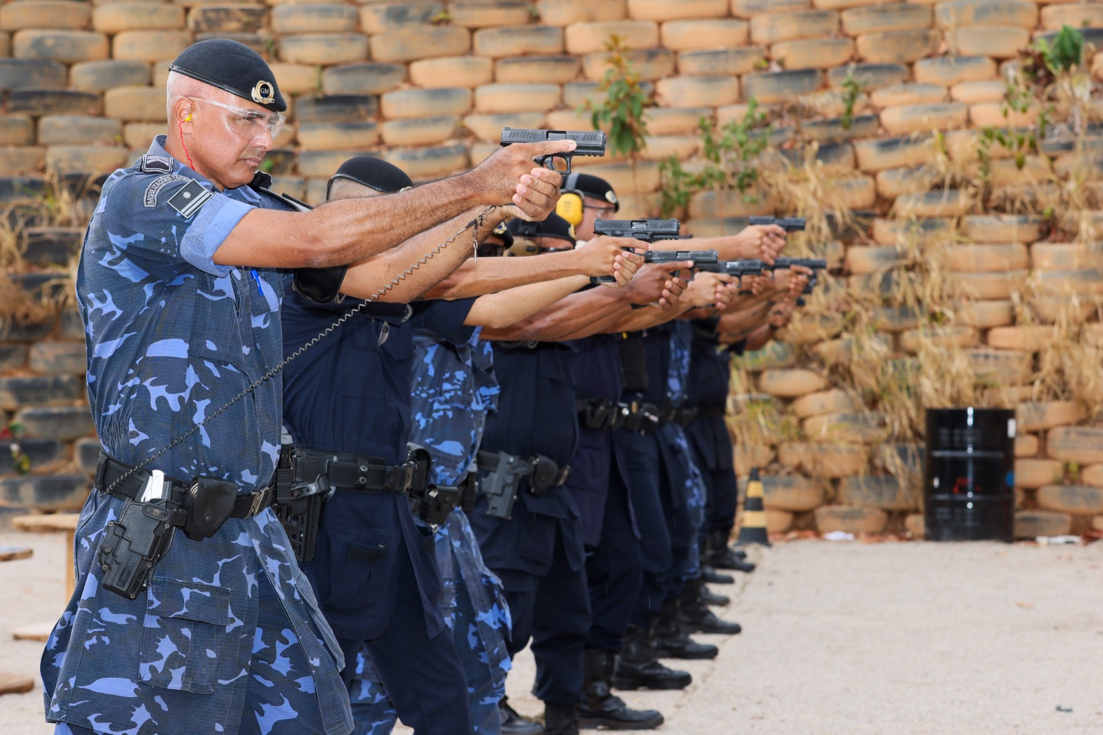 Com cerca de três horas de duração, o treino de aperfeiçoamento e atualização técnica foi com a pistola 9 milímetros