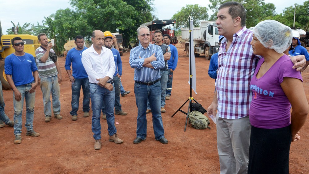 Prefeito Carlos Amastha visita canteiro de obras no setor  Santo Amaro