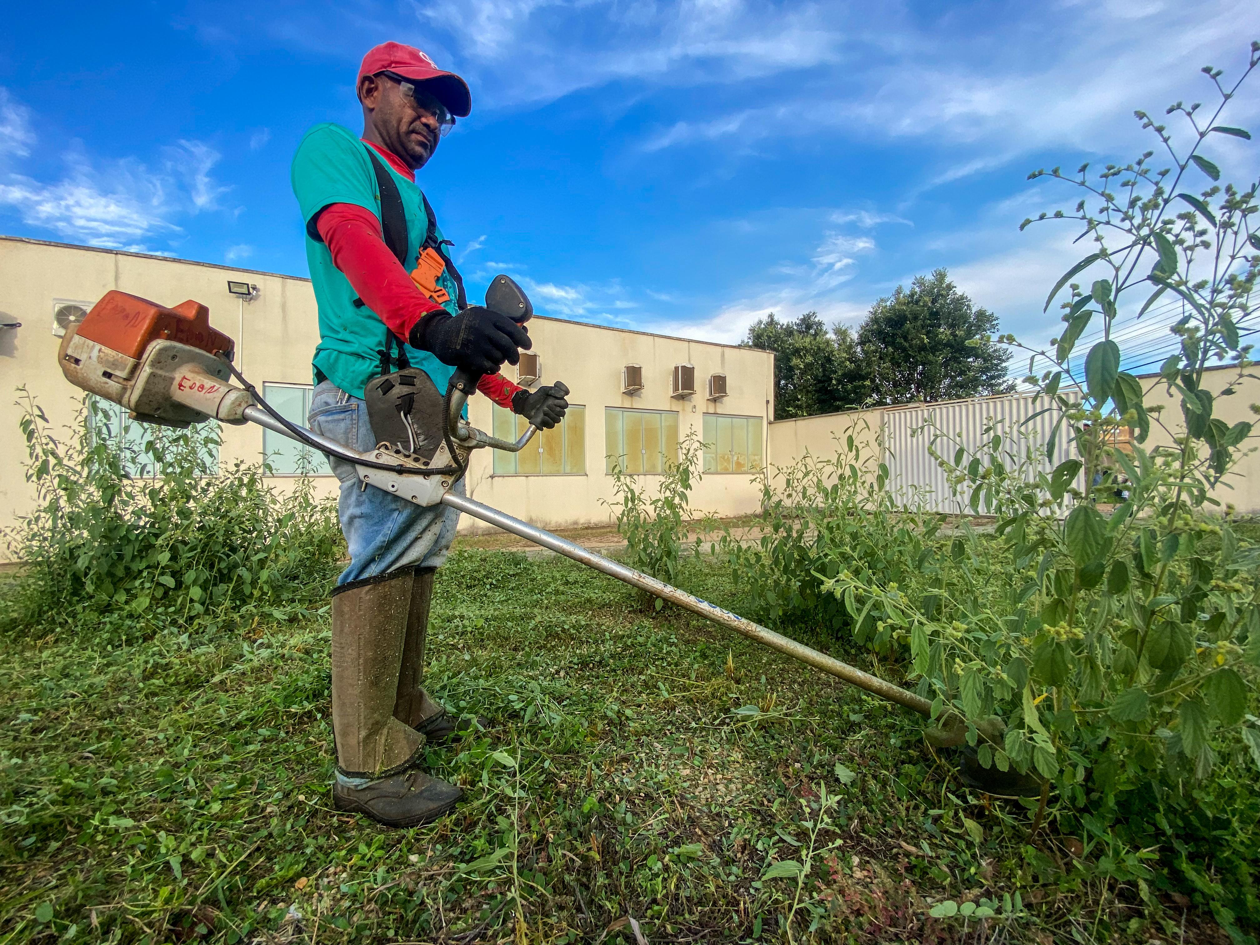 Lavagem das caixas d’águas e a dedetização já foi feita em quase 100% dos espaços públicos da Semus neste semestre