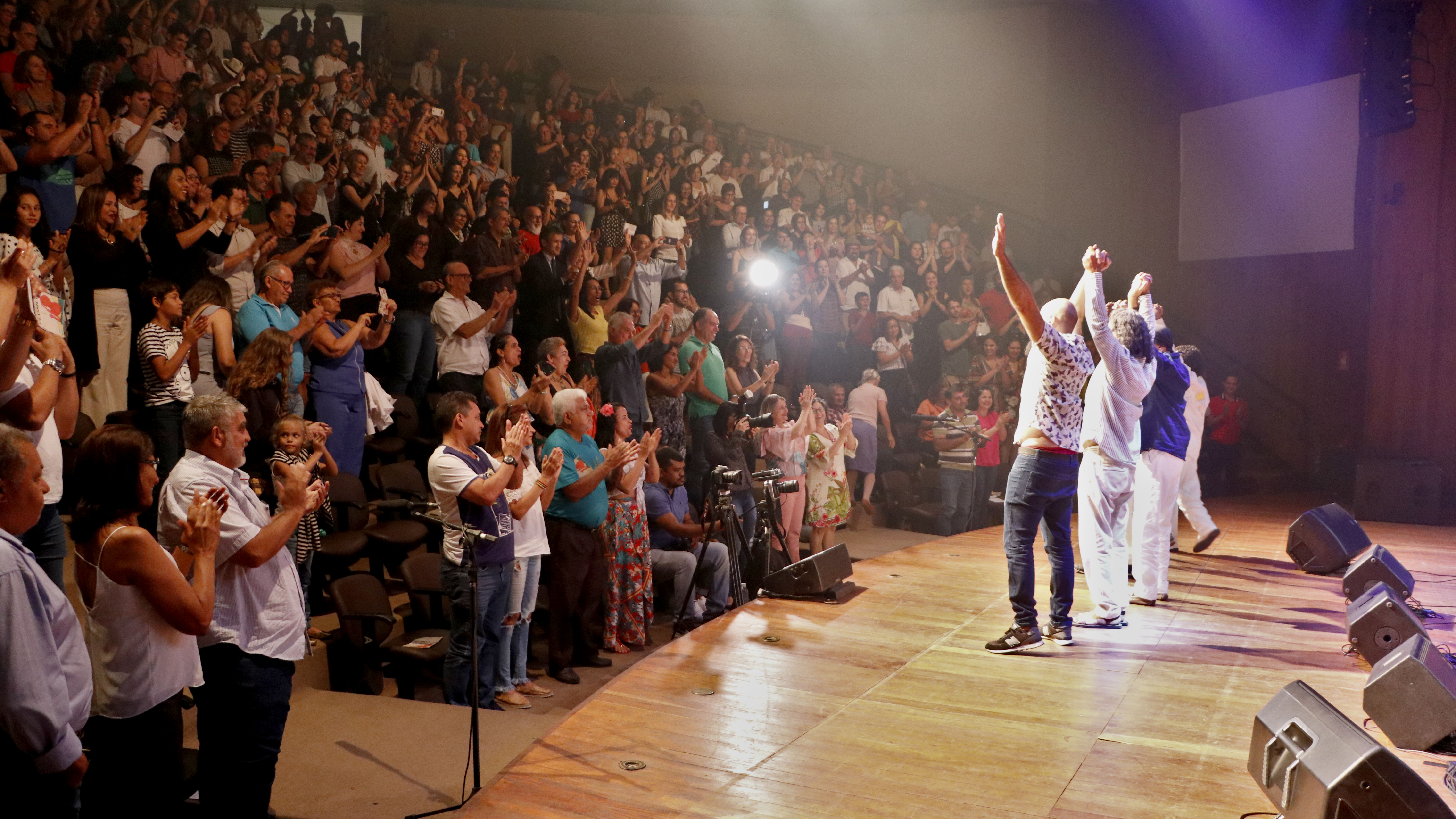 Espetáculo AmazoniCantoria leva clima de encontro de amigos em Quarta Clássica de homenagem aos 30 anos de Palmas