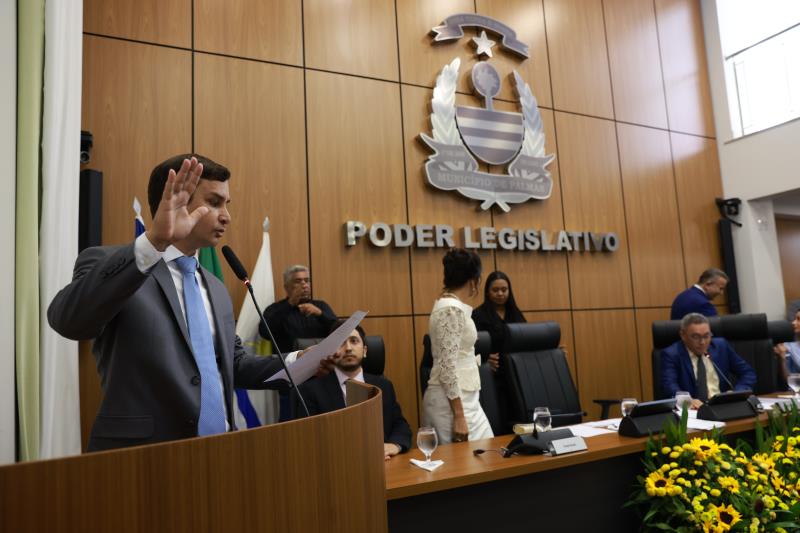 Cerimônia também deu posse a Carlos Eduardo Velozo como vice-prefeito de Palmas