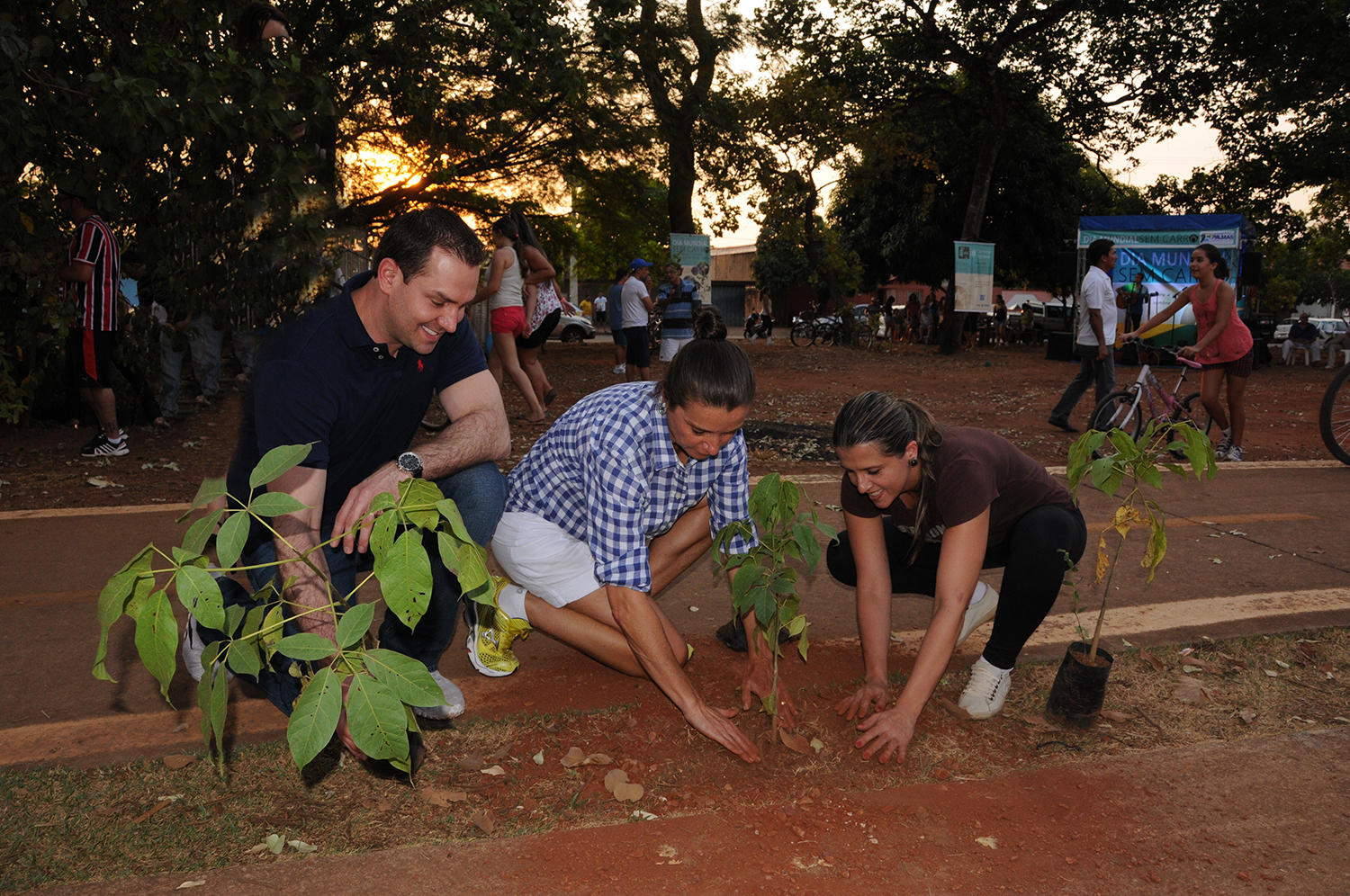 Ciclovias recebem plantio de mudas no Dia Mundial Sem Carro