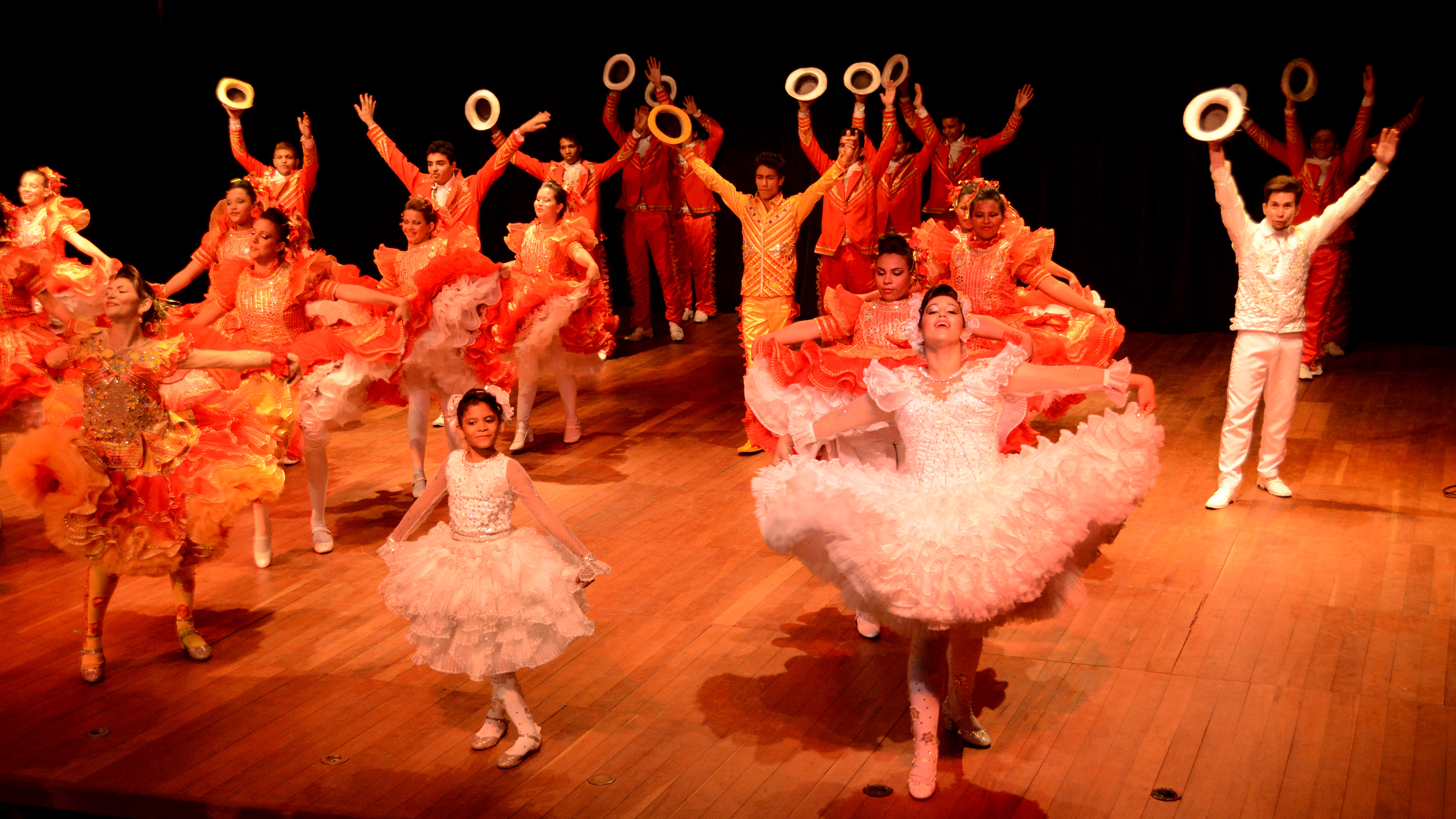 Juninas vencedoras do 23º Arraiá da Capital se reapresentam em noite de premiação
