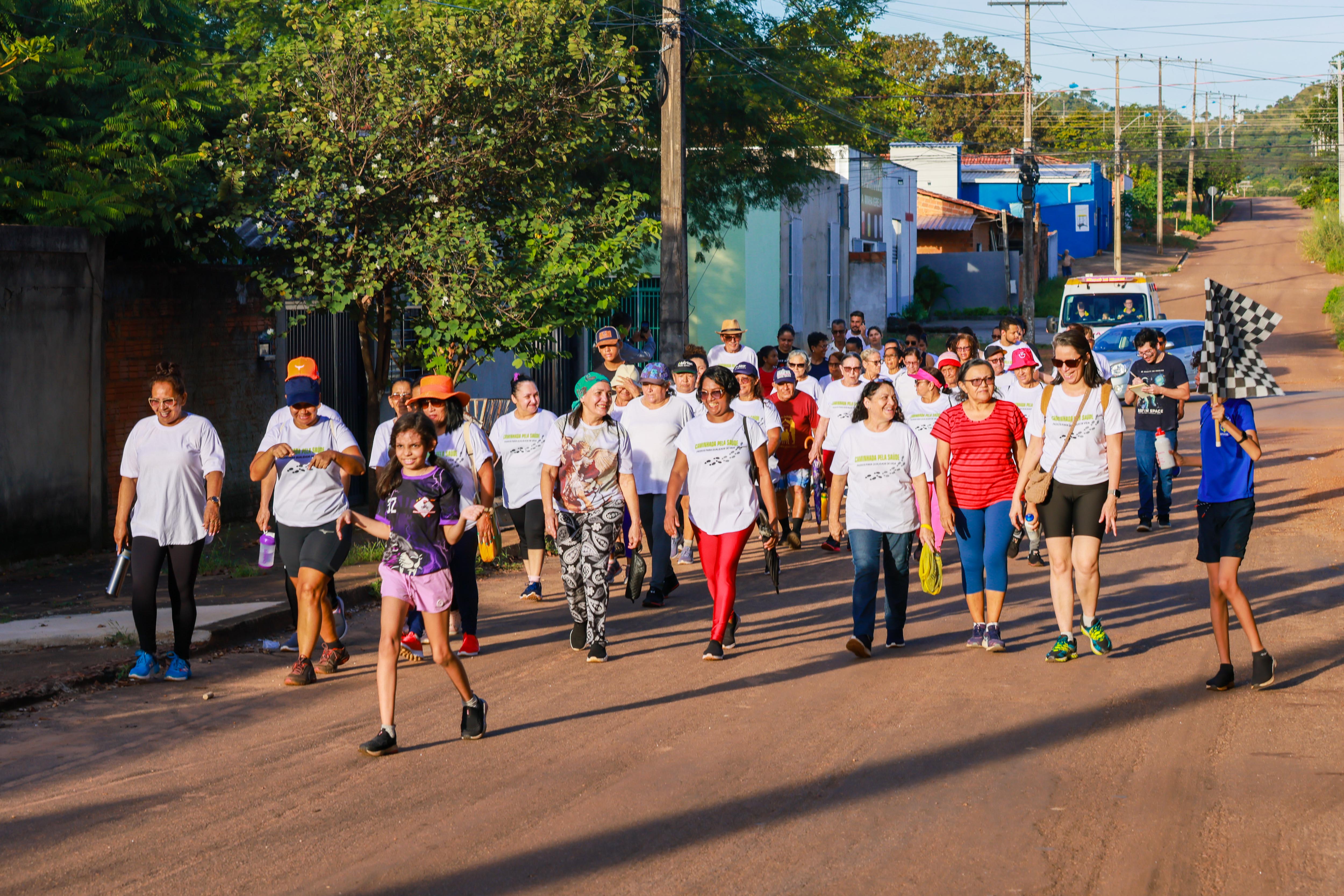 Caminhada reuniu moradores da região sul e servidores da Semus 