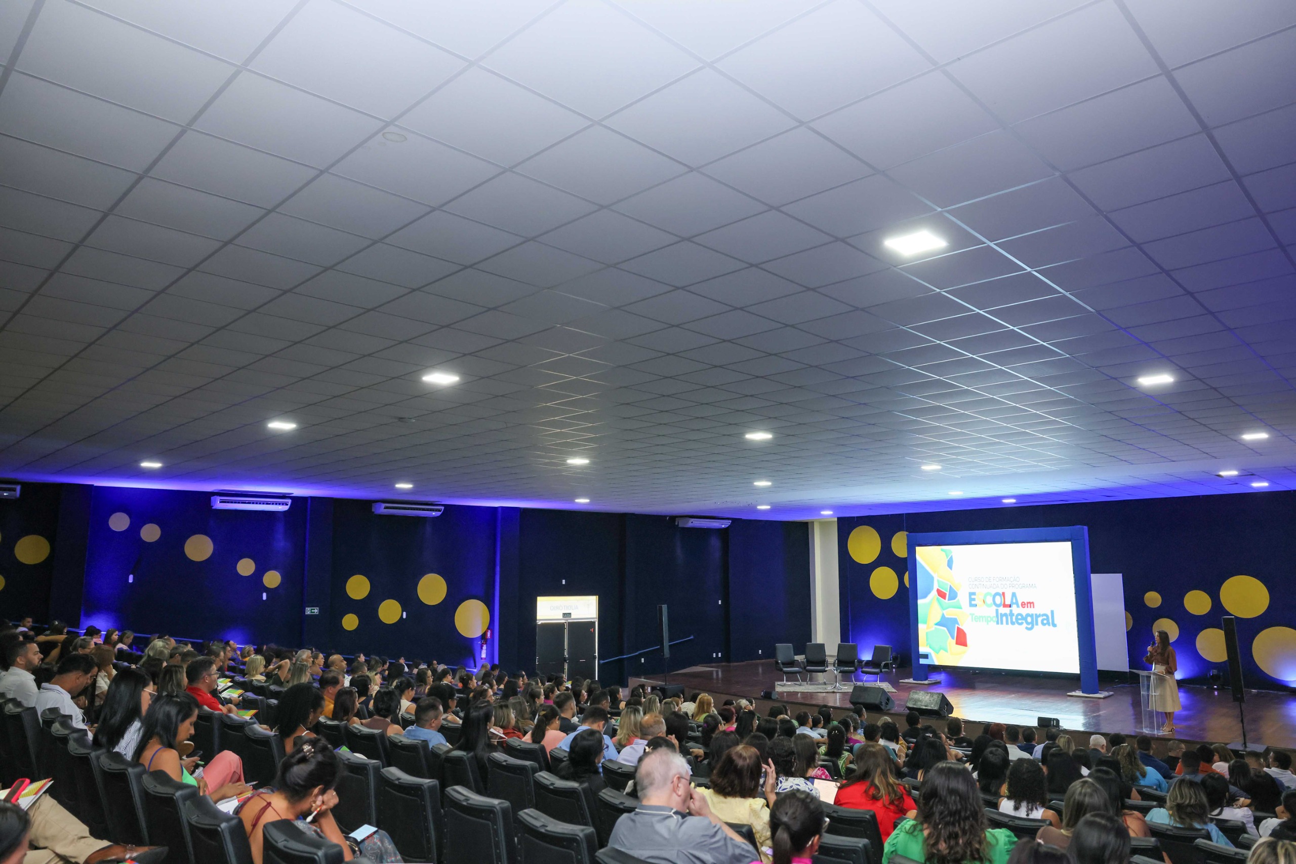 Foto: Francisco Barros - Evento, que segue até sexta-feira, 30, reúne cerca de 350 participantes, entre secretários municipais de educação e técnicos educacionais de todo o Estado