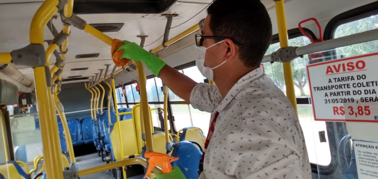 Serviços de limpeza e higienização dos ônibus coletivos continuam na Capital
