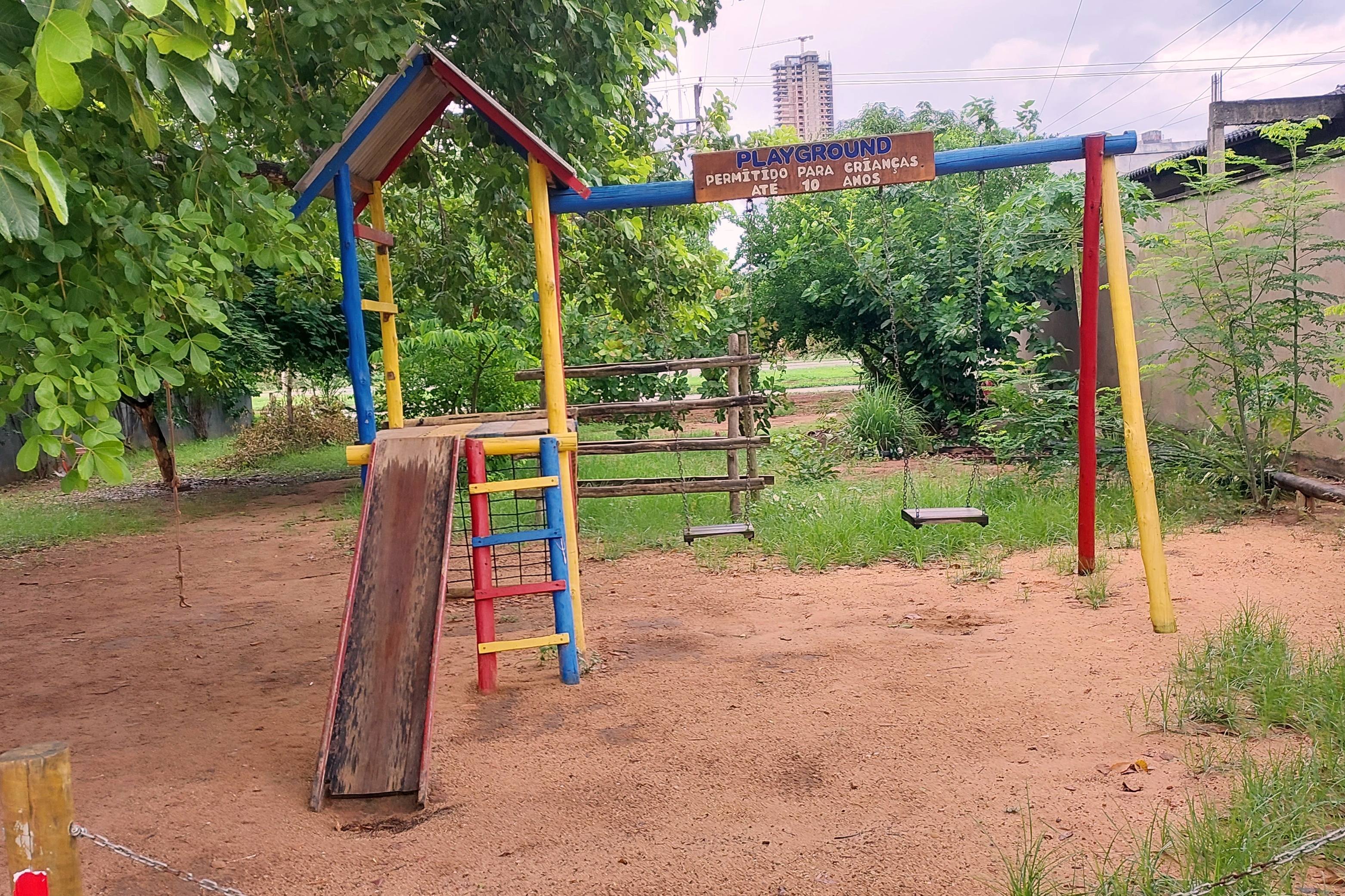 Primeiro parque infantil criado para preservação de uma área verde na quadra