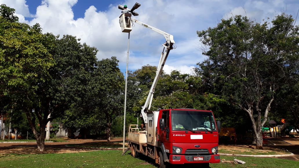 Distrito de Buritirana recebe ações de roçagem, varrição e iluminação pública; operação tapa-buracos inicia na próxima segunda-feira, 15
