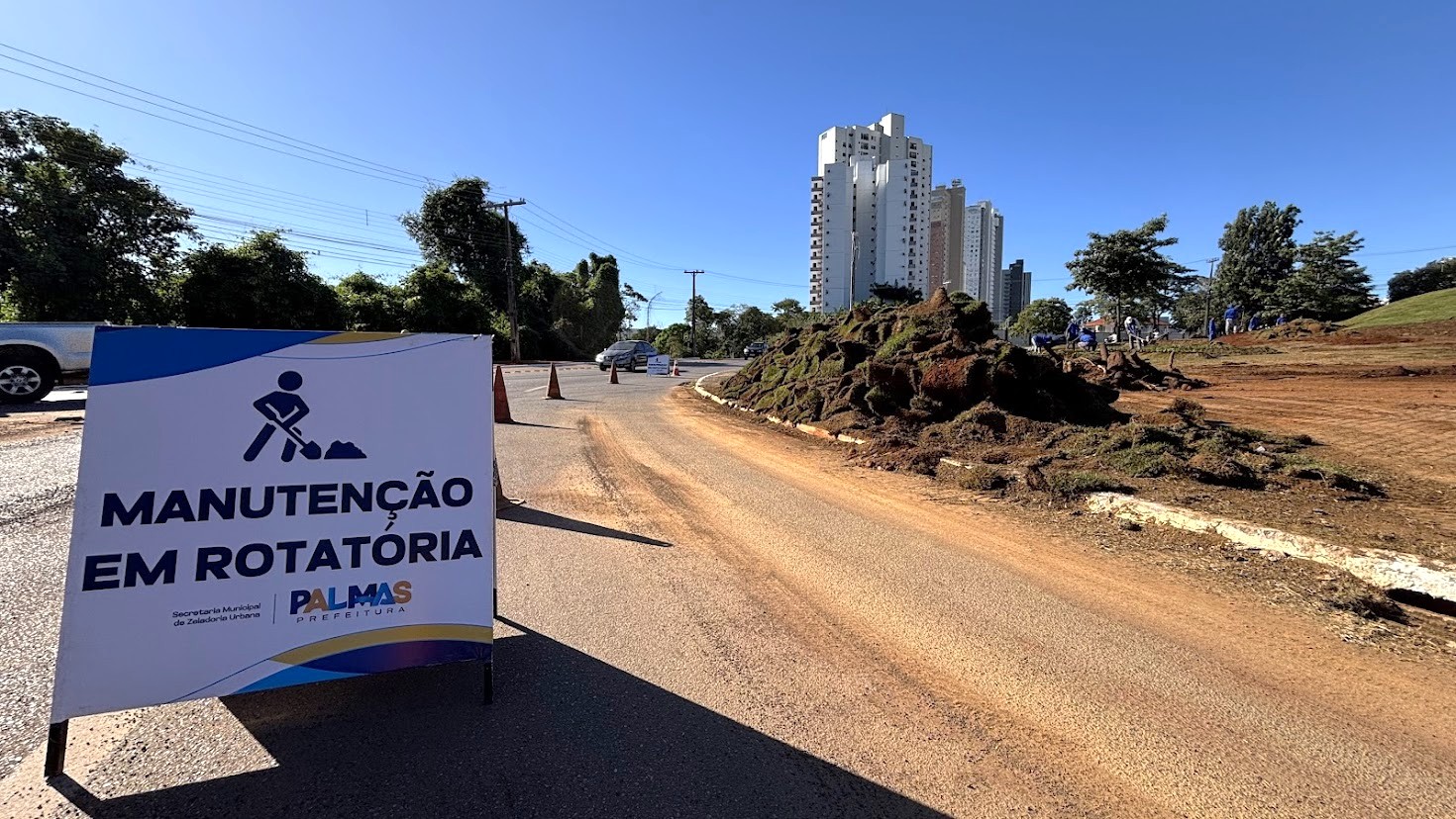 Trecho está sinalizado com cones e cavaletes para garantir a segurança de trabalhadores e motoristas