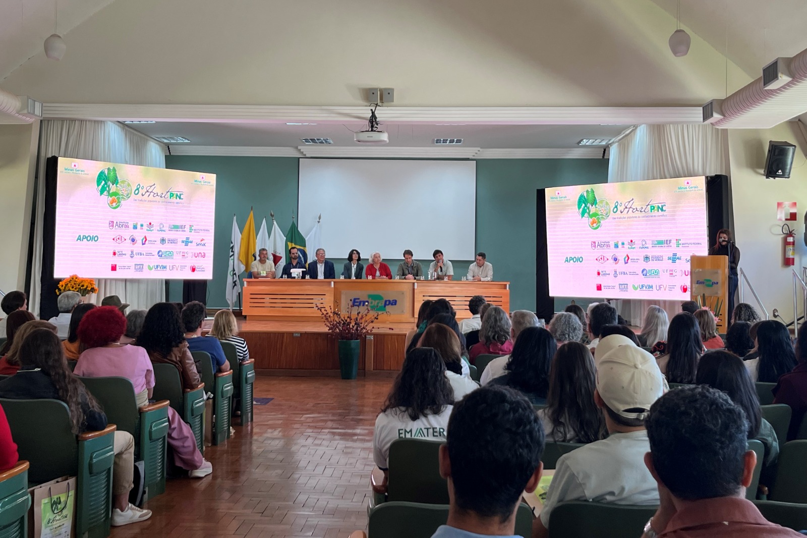 Técnicos do Projeto Germinar estudam Pancs em Minas Gerais