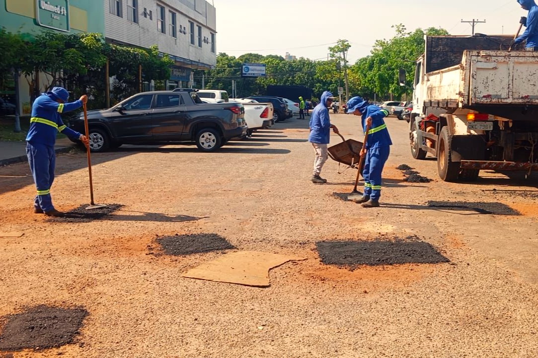 O bolsão do estacionamento na Avenida NS 2 (altura da 104 Norte) também recebeu serviços de manutenção viária