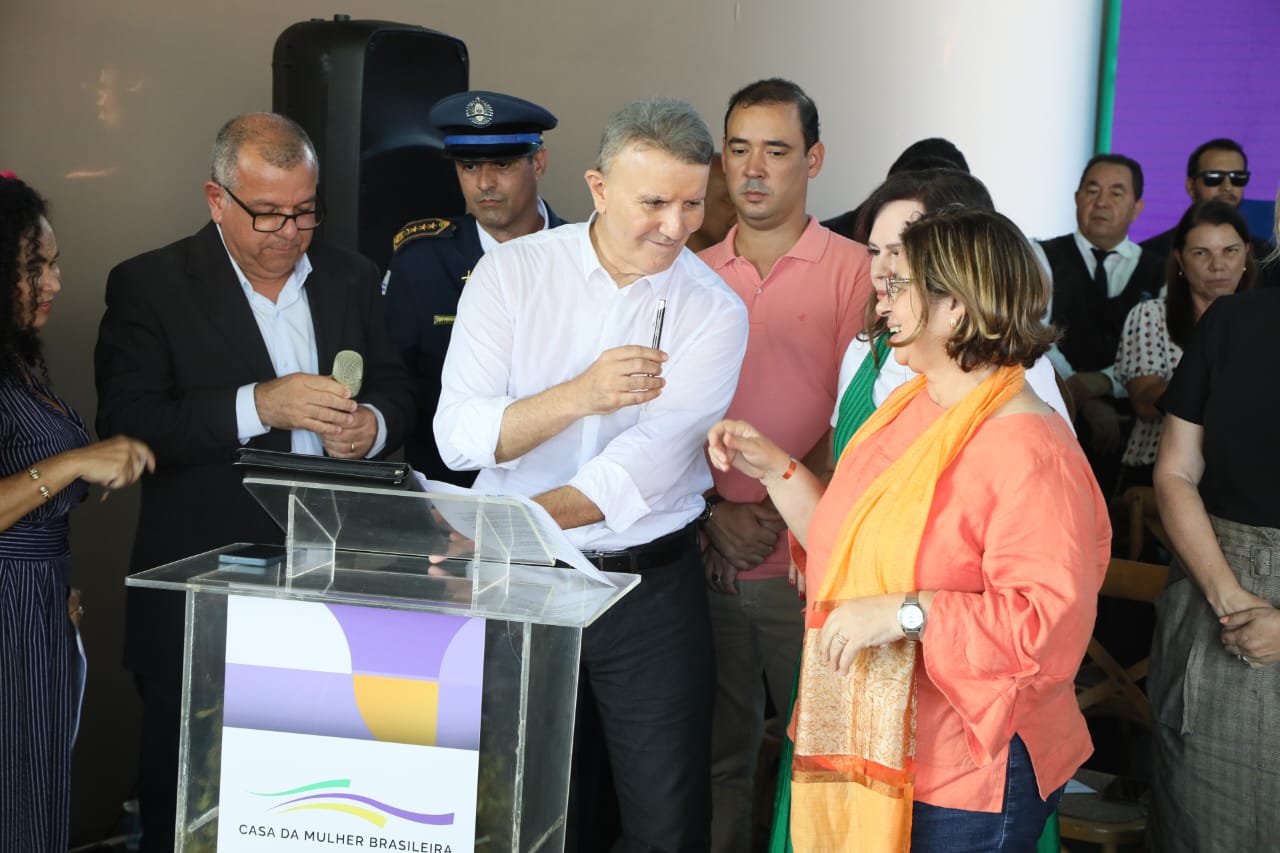 Eduardo Siqueira Campos ao lado da ministra das Mulheres Cida Gonçalves