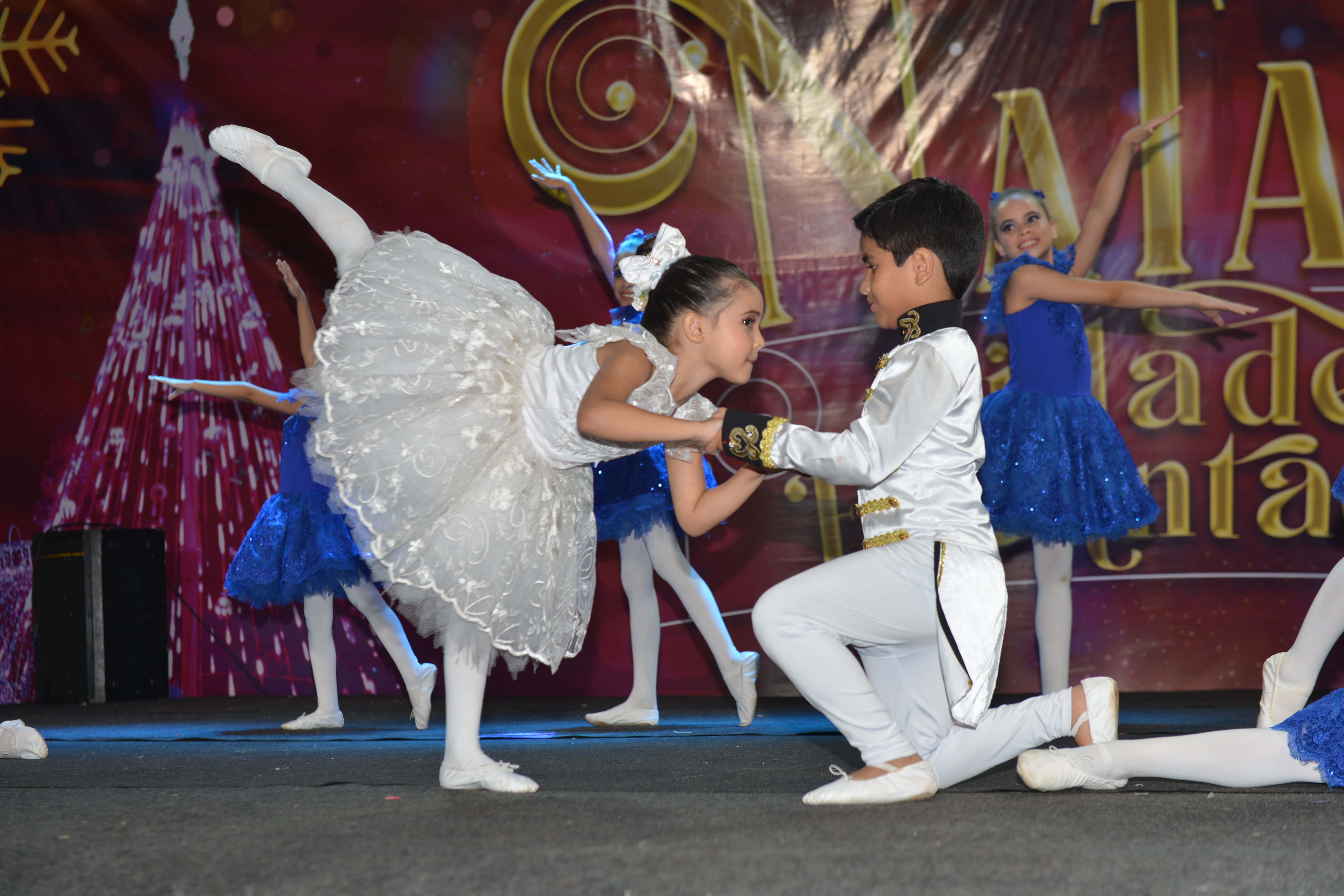 Alunos da rede municipal participam da programação do Natal Cidade Encantada