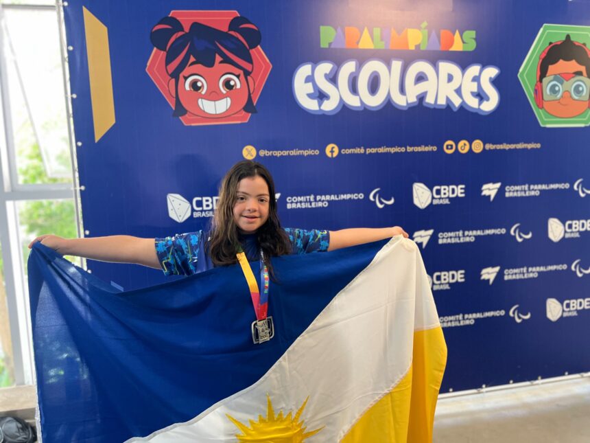 A luna atleta Yasmim Carvalho da Escola Municipal Anne Frank se destacou com excelentes resultados e trouxe para casa três medalhas de prata