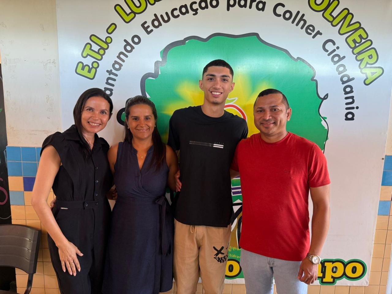 Geraldo de Oliveira aproveitou para rever a equipe pedagógica da ETI