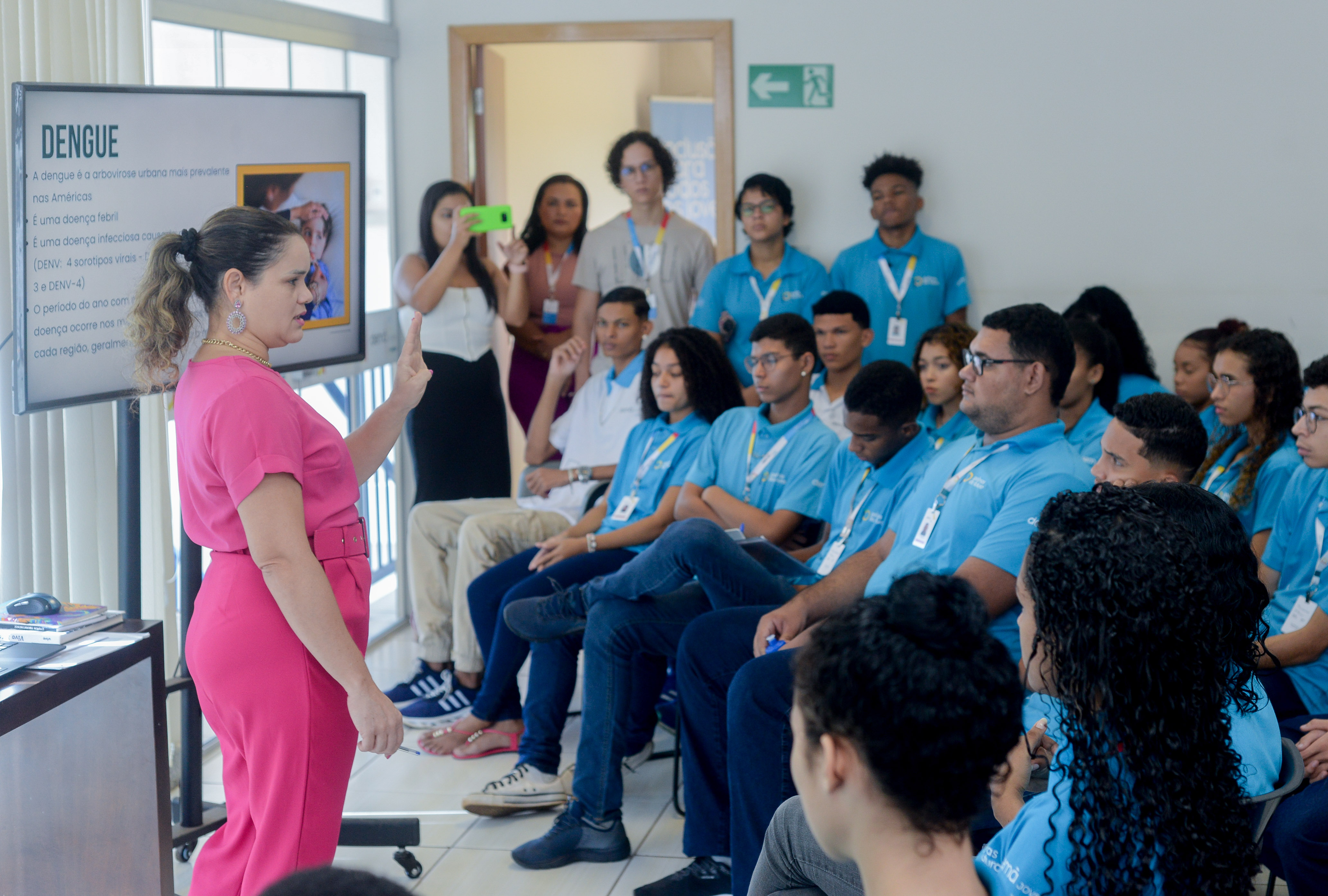 UVCZ promove palestra sobre cuidados com arboviroses e leishmaniose para jovens trabalhadores