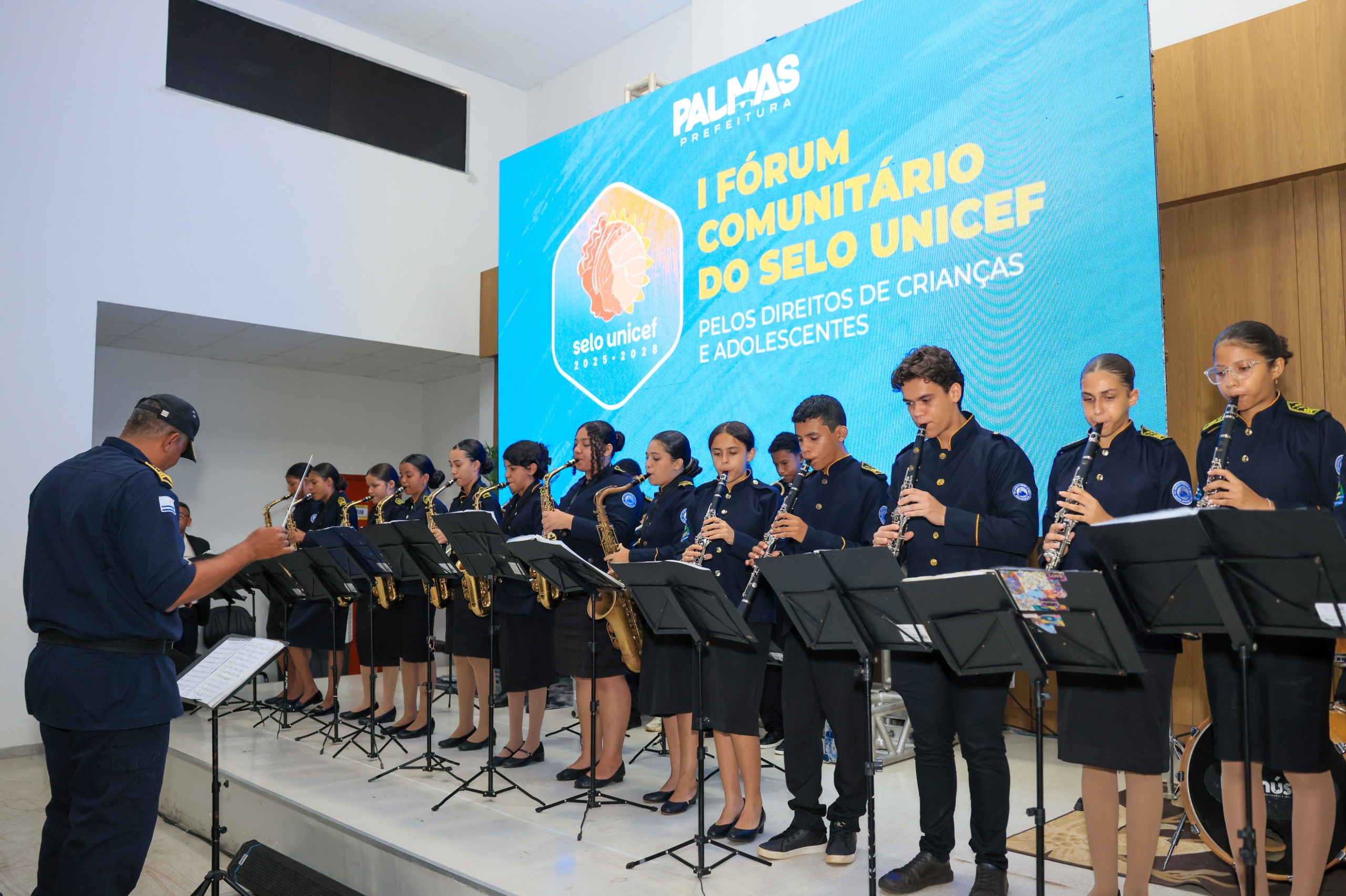 ETI Ferreira de Mello preparou uma apresentação especial, repertório que misturou emoção e ritmo, como Escritos nas Estrelas, Céu de Cor, Menina Veneno, Naquela Mesa e Ciumeira
