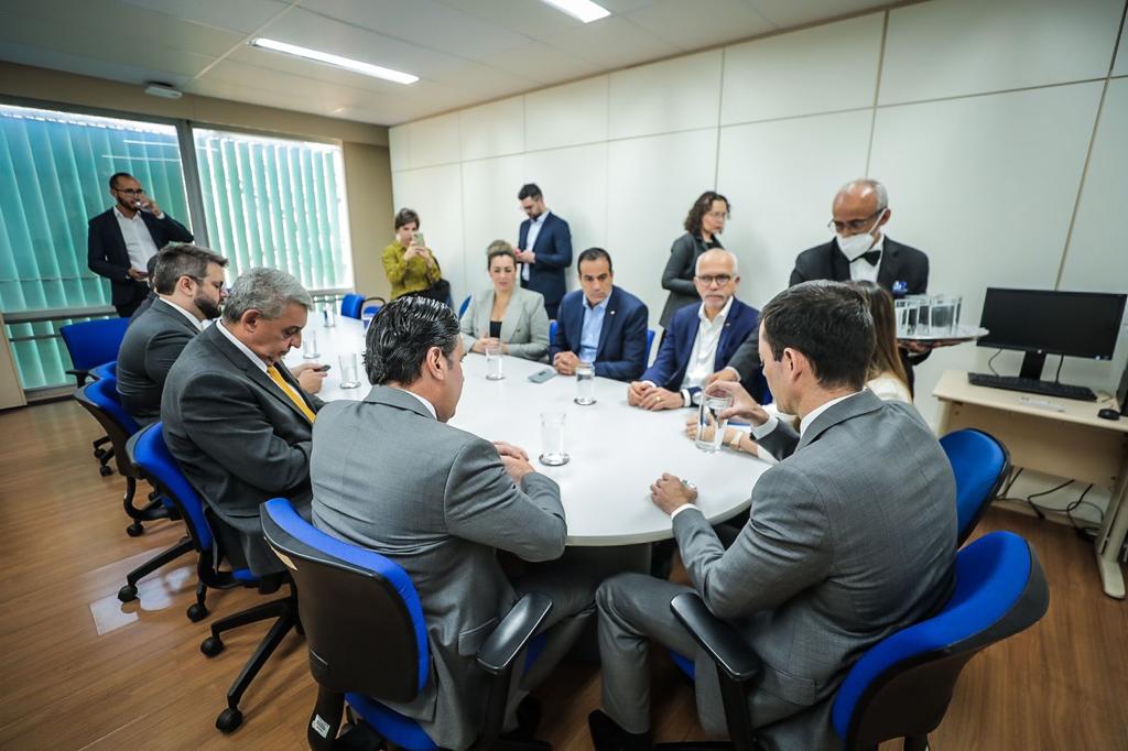 Em Brasília, prefeita Cinthia participa de reunião sobre mobilidade urbana na STN