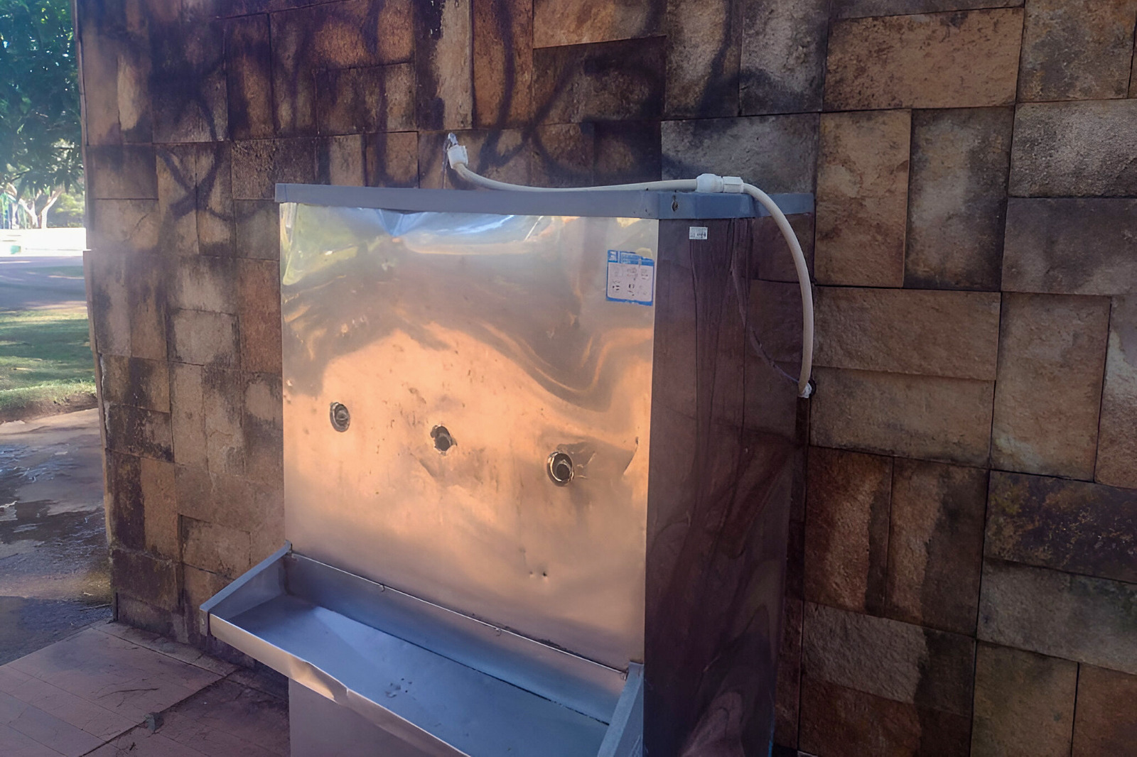 Bebedouro ficará desativado até nova substituição das torneiras - Foto: divulgação