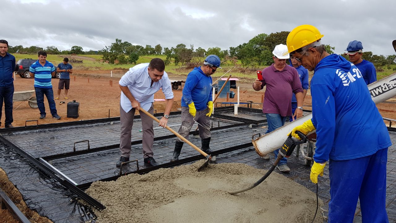 Prefeitura inicia obras para construção de 500 casas do Jardim Vitória
