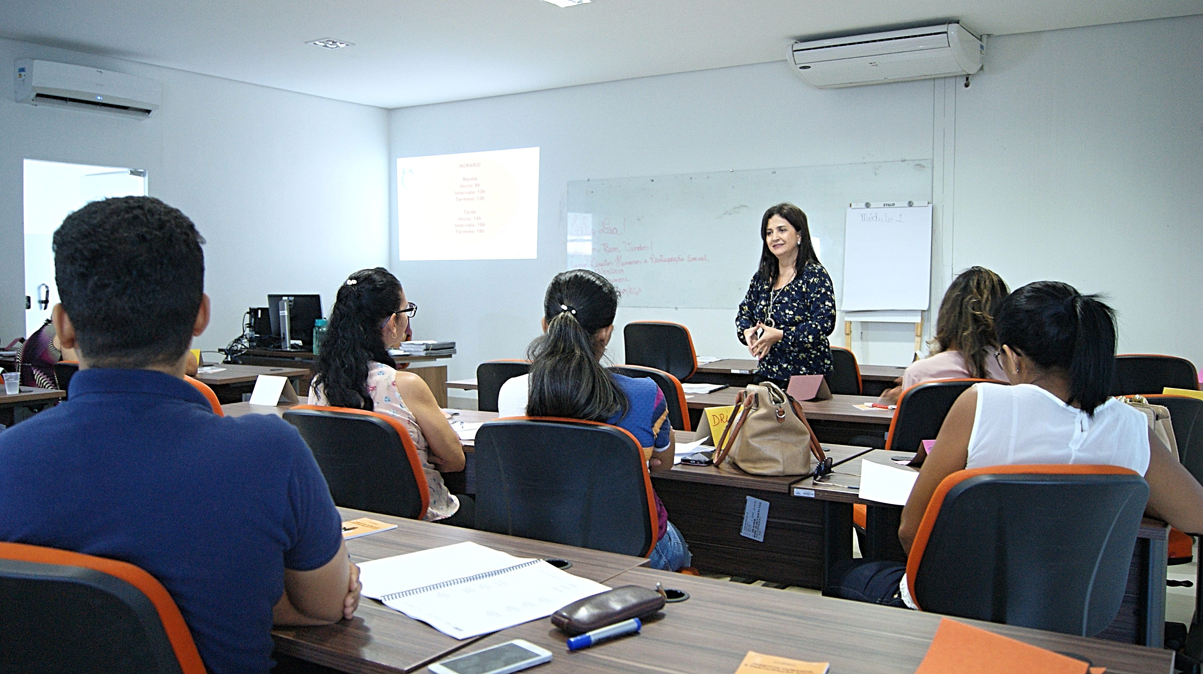 Servidores participam de curso sobre direitos humanos