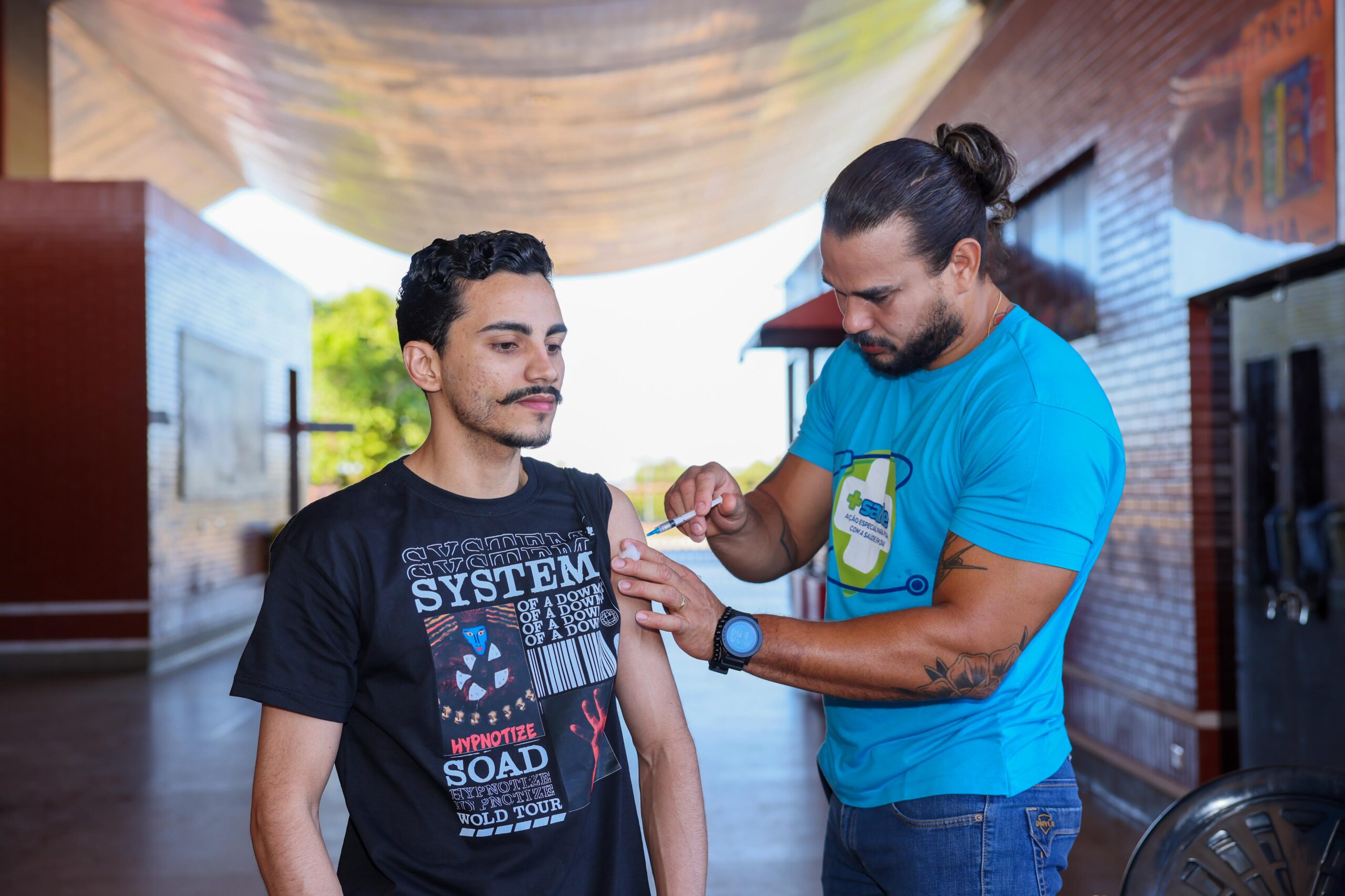 Passageiros e trabalhadores aproveitam ação de vacinação contra o sarampo na Rodoviária de Palmas