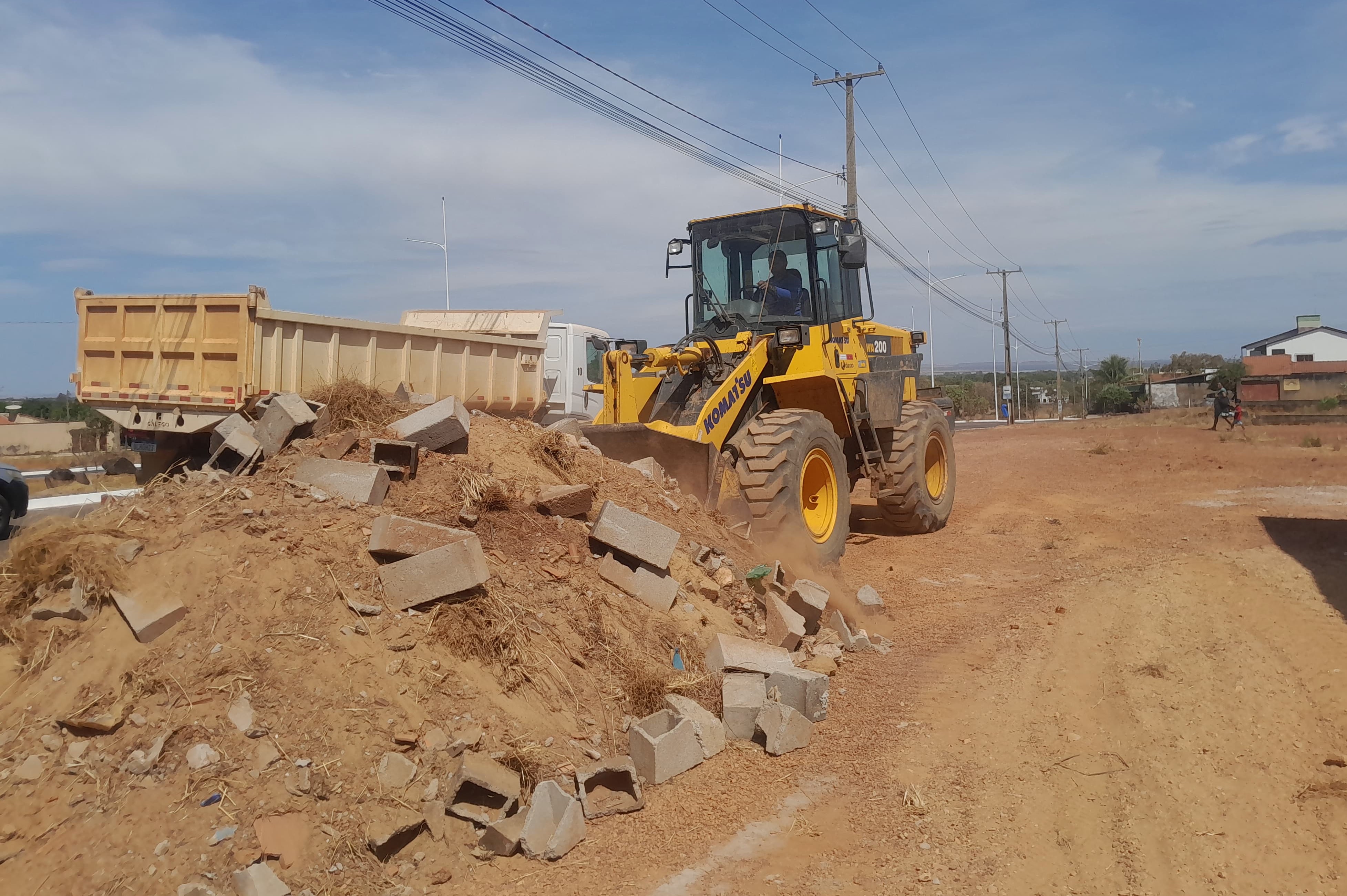 Retirada de entulho no Jardim Taquari