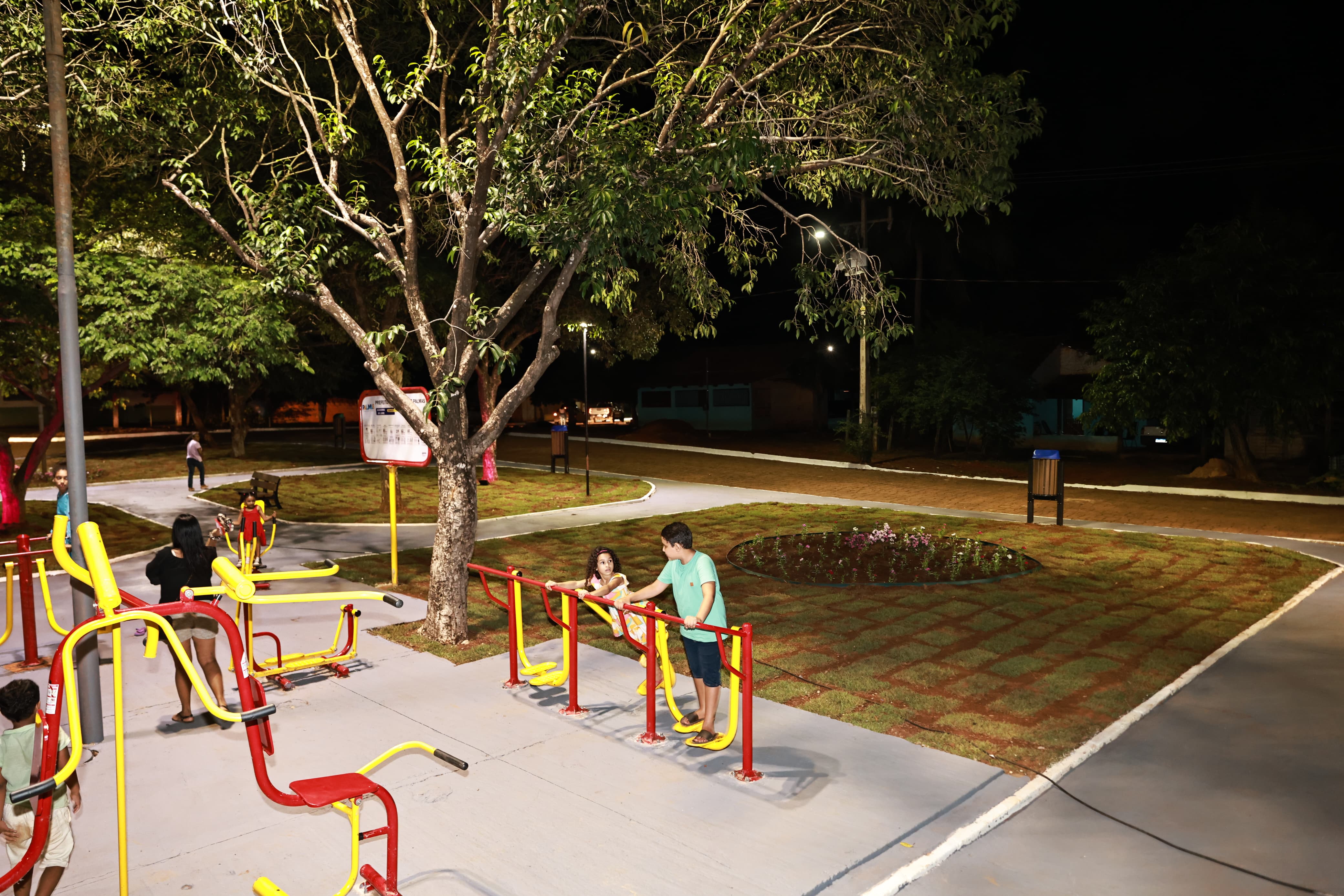 Praça também ganhou academia ao ar livre