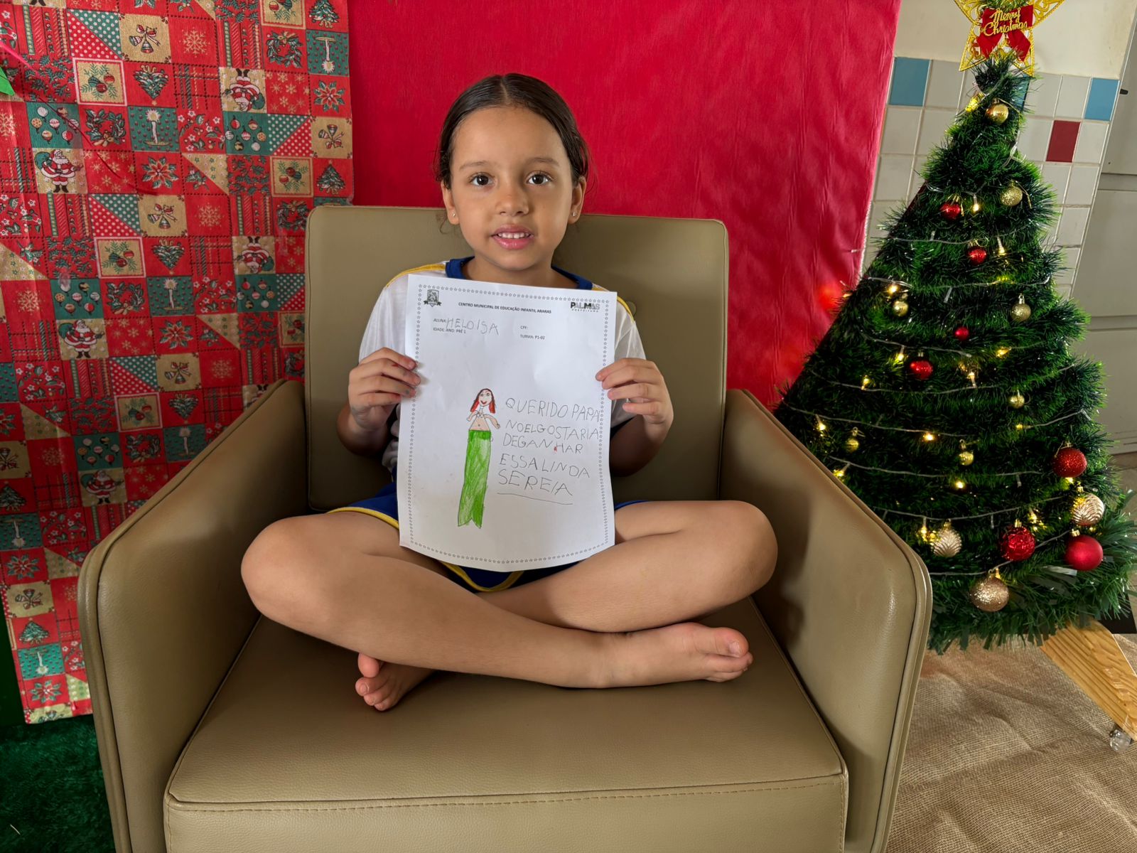 Como a pequena Heloísa, várias outras crianças atendidas pelo Cmei Araras puderam entregar pessoalmente suas cartas ao Papai Noel