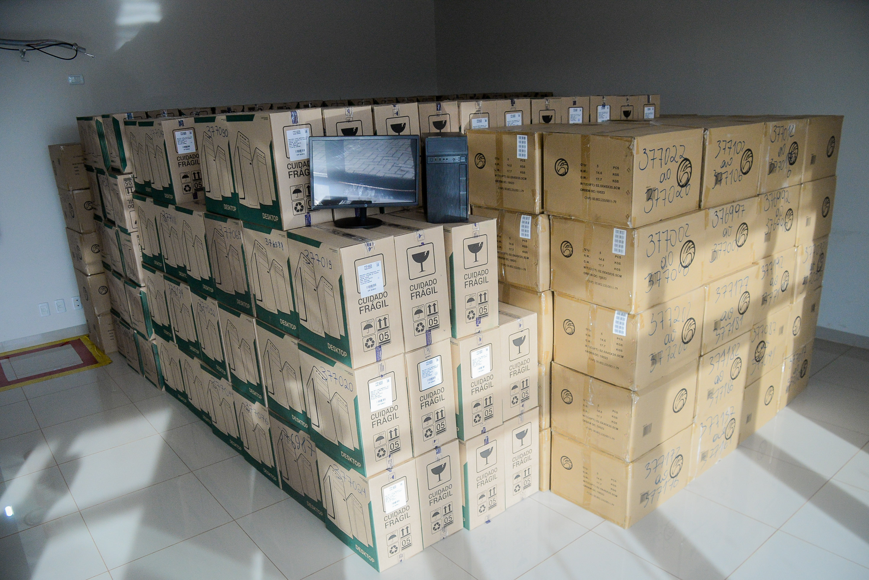 Semus começa instalar 491 computadores novos nos estabelecimentos de saúde municipais