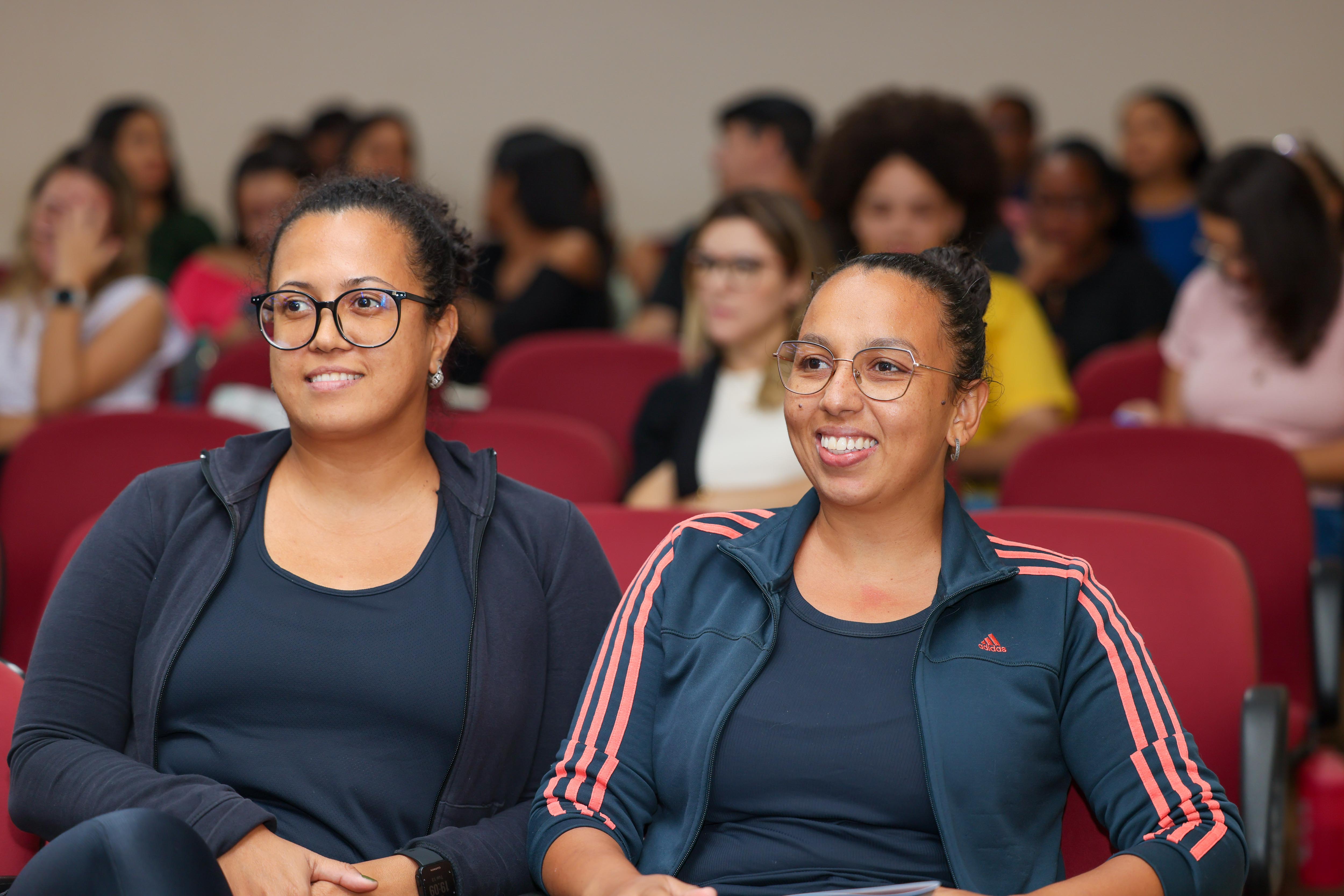 Iani Fassa (à esquerda) e Patrícia Serafim (à direita) são profissionais de educação física e pesquisadoras da saúde mental / Foto: Regiane Rocha