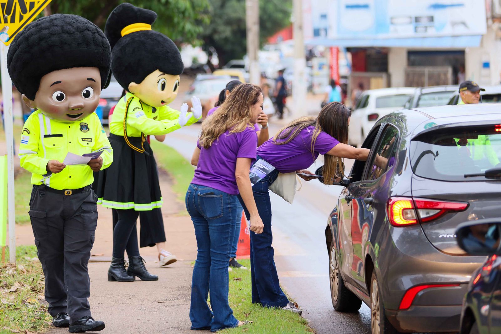 Blitz educativa em Taquaralto reforça conscientização no trânsito e respeito às mulheres