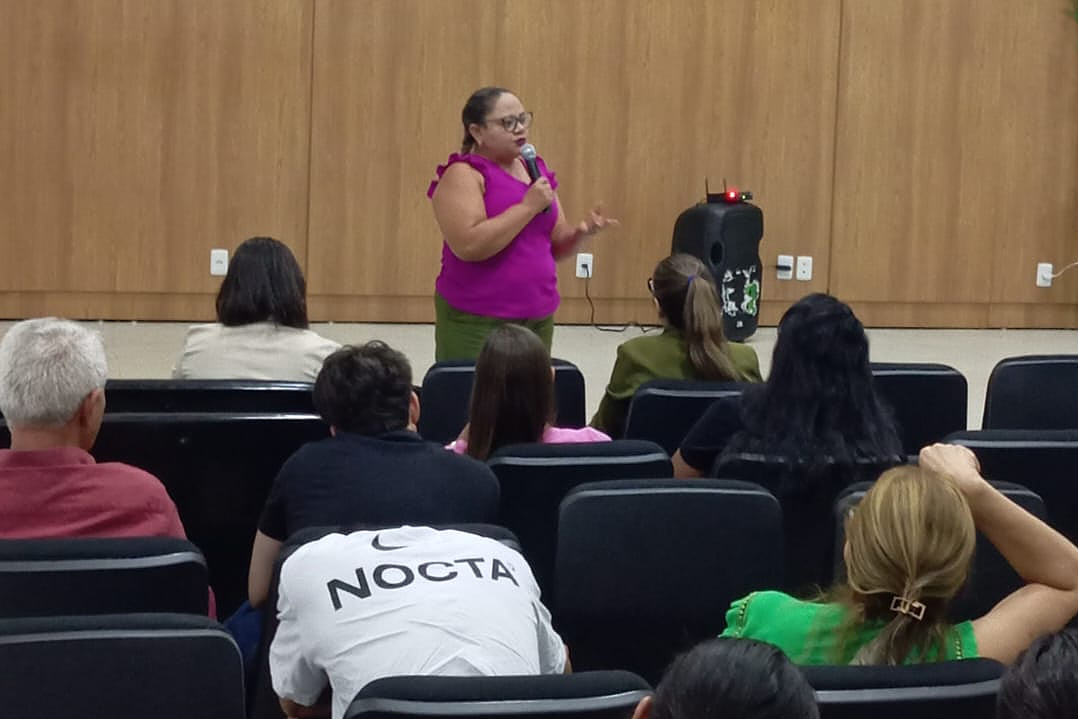 A gerente de Medidas Socioeducativas em Meio Aberto do NAI, Lídia Xavier, falou sobre a importância dos encontros
