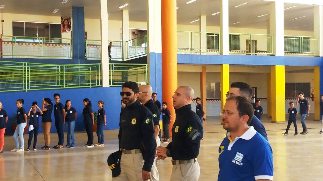 ETI Anísio Teixeira recebe visita de representante do I Colégio da Polícia Rodoviária Federal a ser implantado no RJ