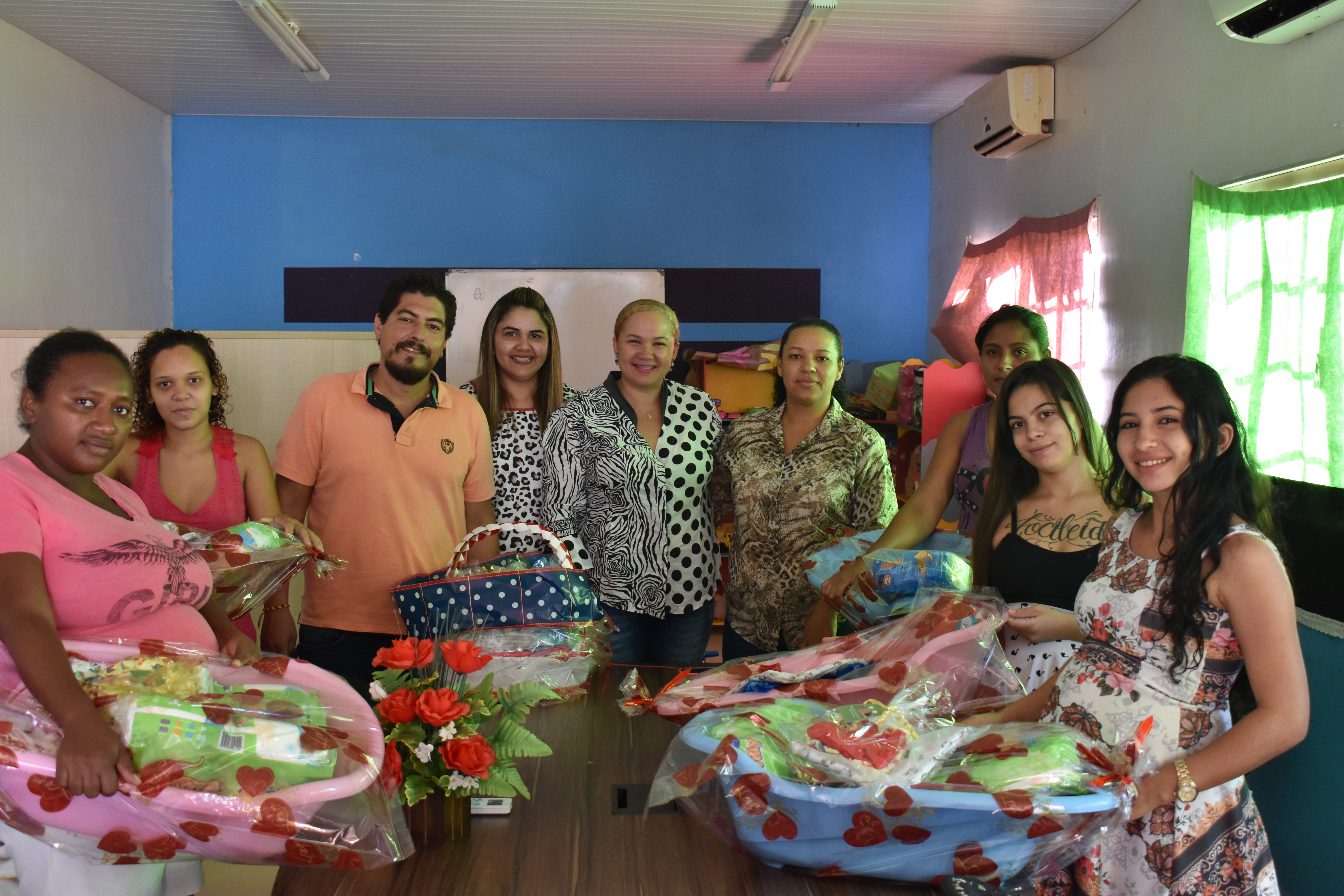 Cras Taquari entrega kits de recém-nascidos às grávidas do grupo Amor de Mãe
