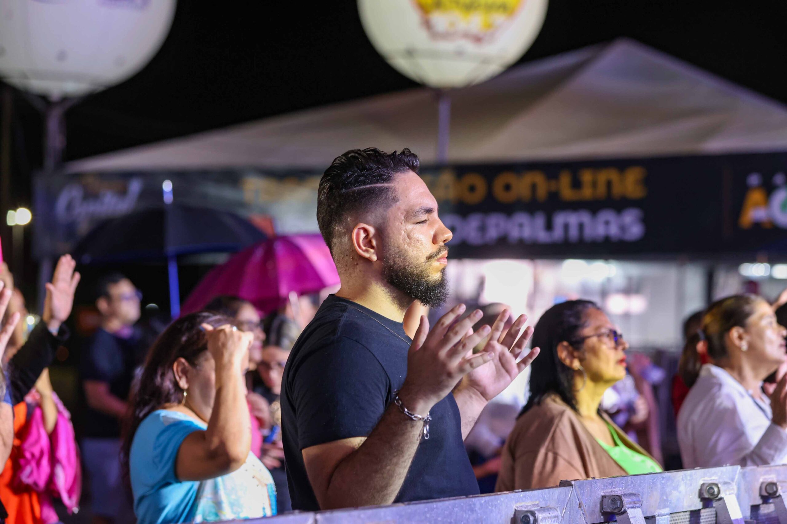 Primeira noite de evento conta com louvor e alegria no Espírito Santo de Deus