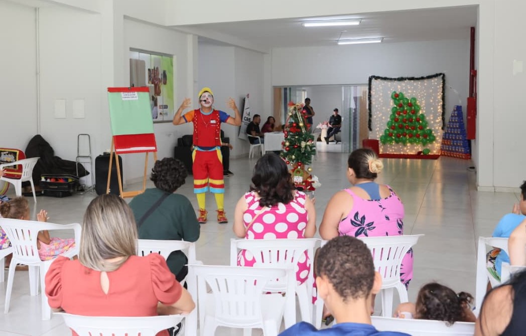 Apresentação lúdica do Palhaço Batatinha ajudou na abordagem de temas relacionais à Política de Assistência Social
