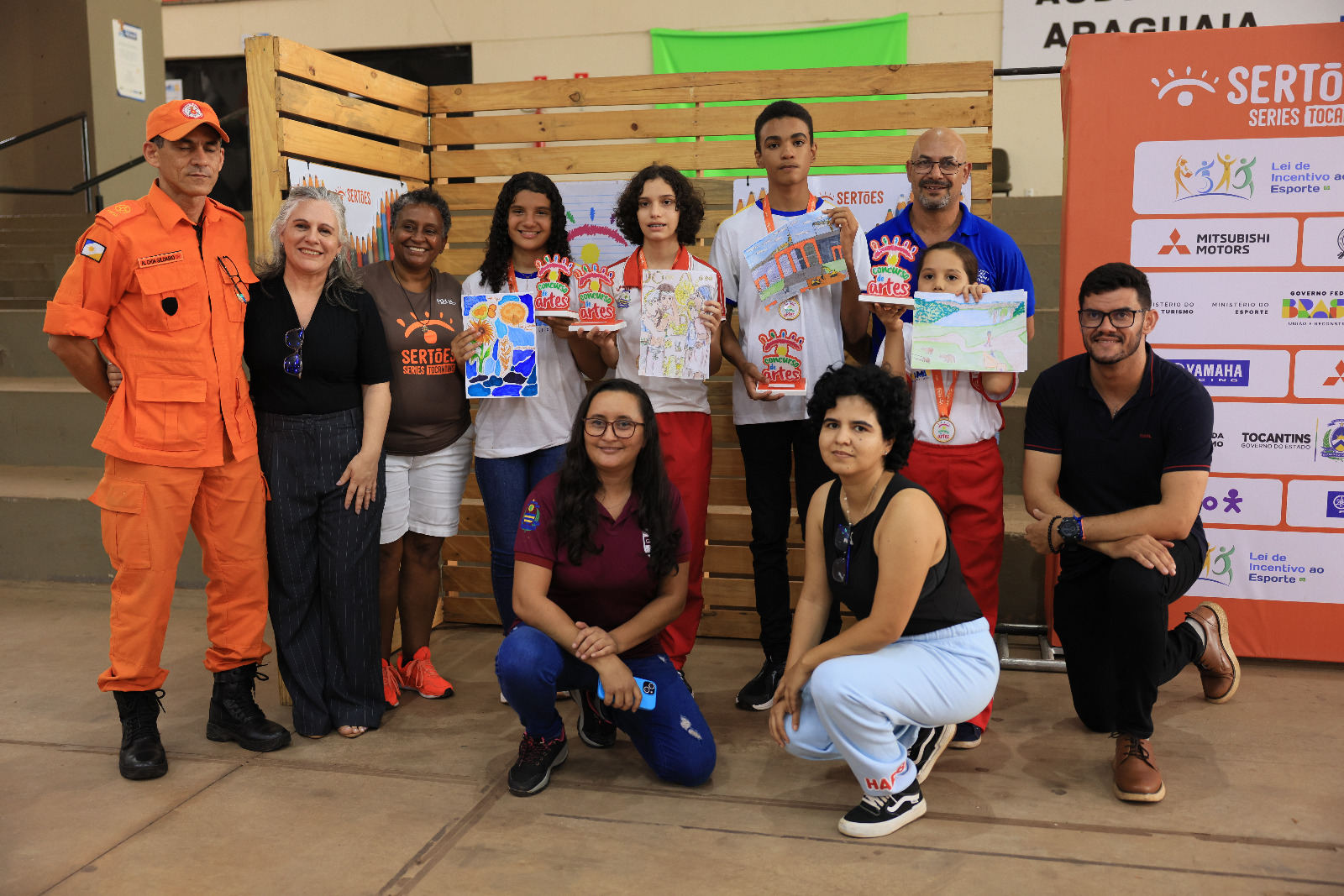 Alunos vencedores, educadores e parceiros do evento