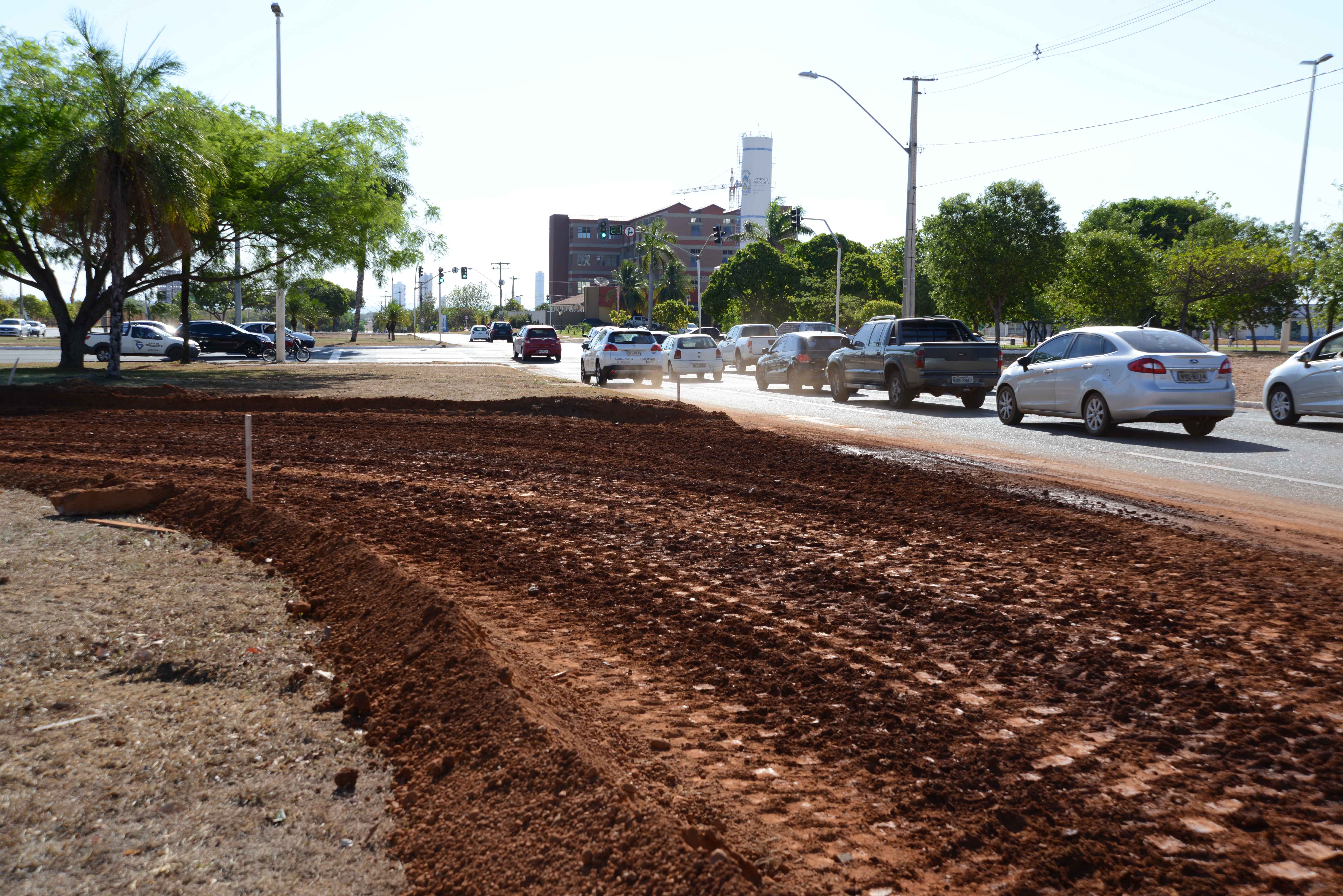 Avenidas LO-03, LO-05 e LO-12 recebem obras de recapeamento, duplicação de vias e retornos nesta segunda-feira, 18