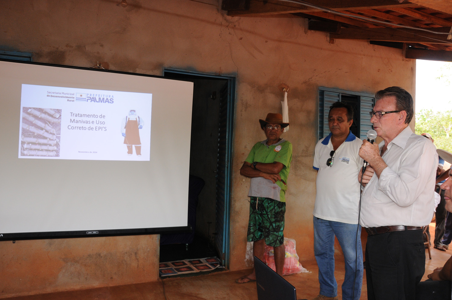 Técnicos da Seder oferecem palestra e suporte a produtores do PA Sitio