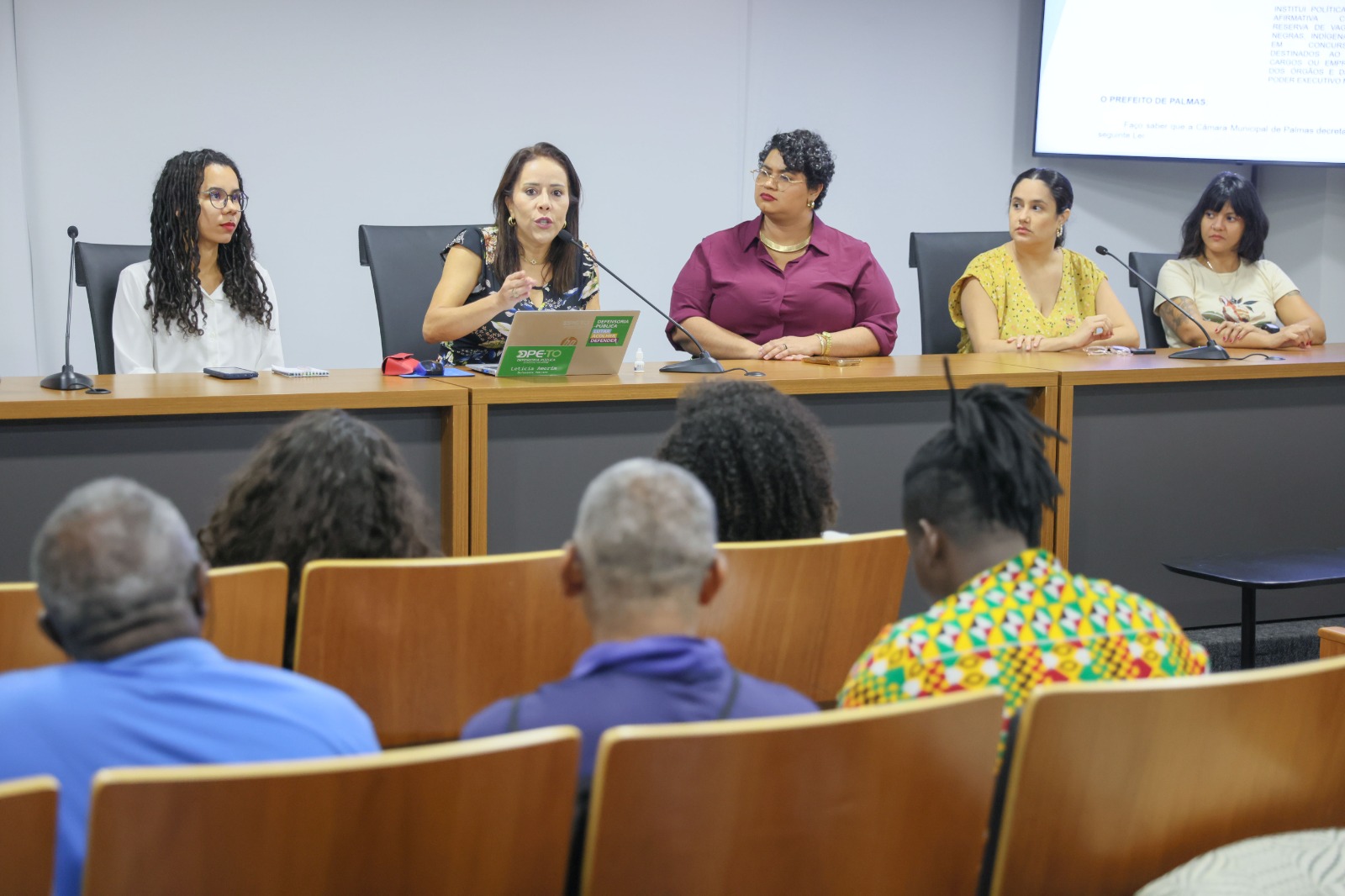 Encontro para debater regulamentação da Lei de Cotas em Palmas contou com membros da Seirdh, DPE, representantes dos movimentos sociais da negritude palmense, quilombolas e povos tradicionais e originários