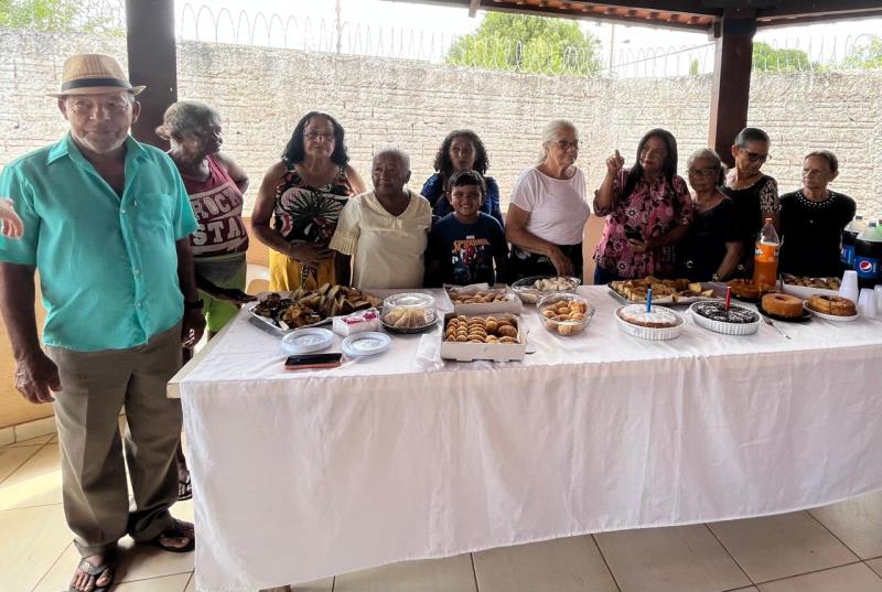 Amigo secreto e muita alegria marcam encerramento do grupo de convivência de idosos do Cras Karajá I