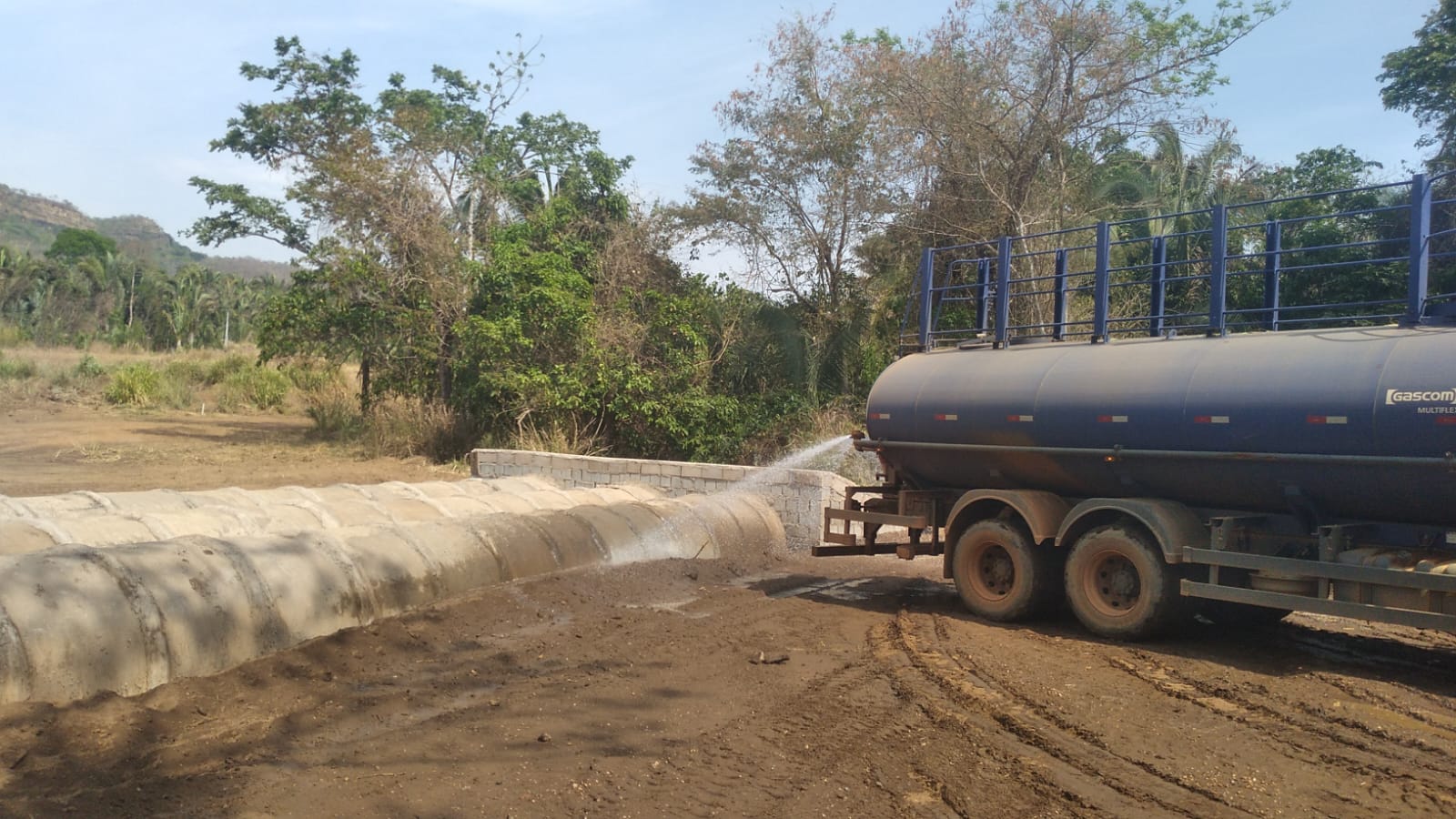 Prefeitura de Palmas inicia terraplanagem na via de acesso à obra do novo campo de futebol de Taquaruçu