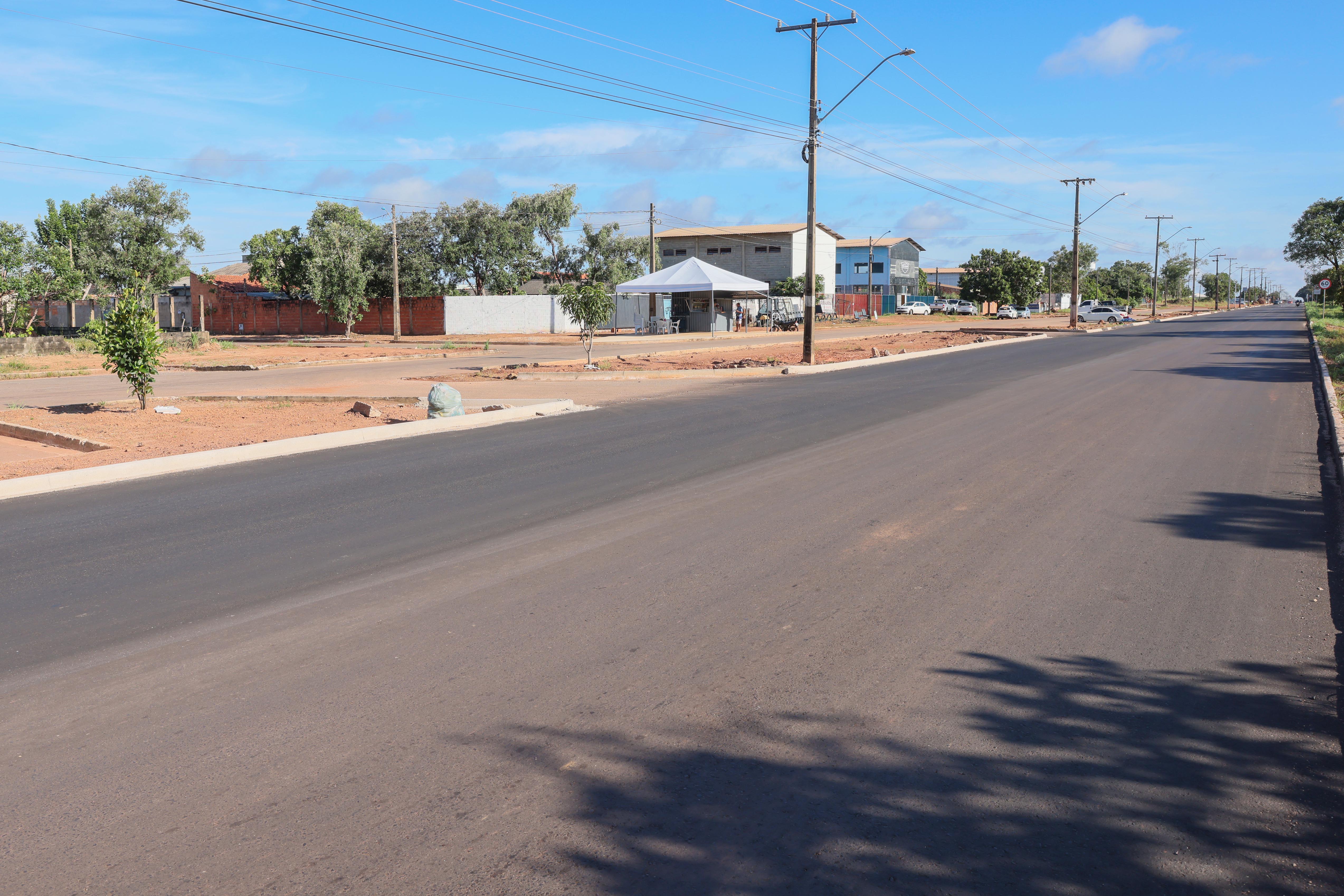 18/03/2025 - Conclusão do Recapeamento da Av. Teotônio Segurado (Jardim Taquari) e serviços de ciclovia, iluminação, meio-fio, rampa de acessibilidadeLocal: Av. Teotônio Segurado, Jardim Taquari, Palmas - TOFoto: Júnior Suzuki