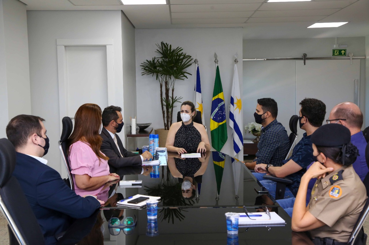 Prefeita de Palmas anuncia ampliação de funcionamento de shoppings centers