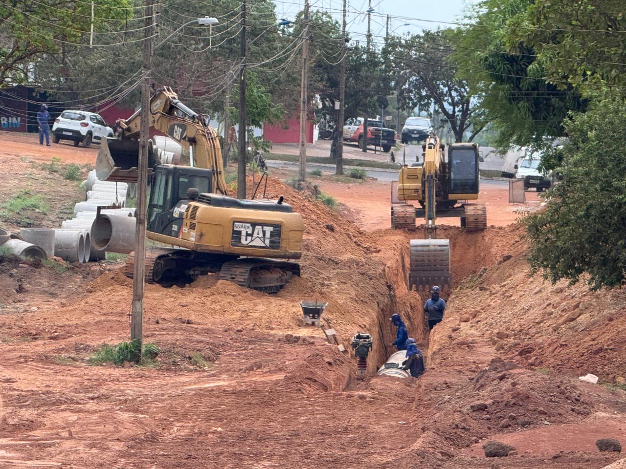 Obras de infraestrutura avançam na região da Baixada do Jardim Aureny III com execução dos serviços de drenagem